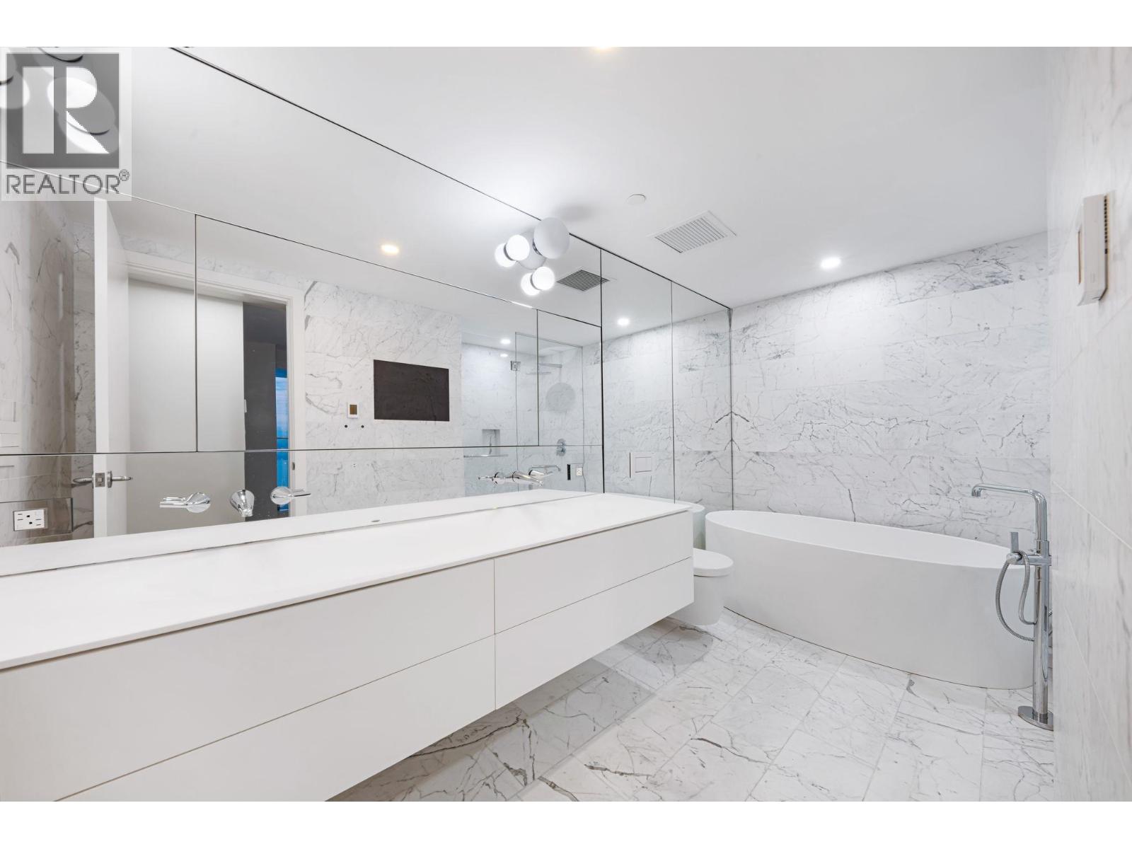 5702 1480 HOWE STREET, Vancouver