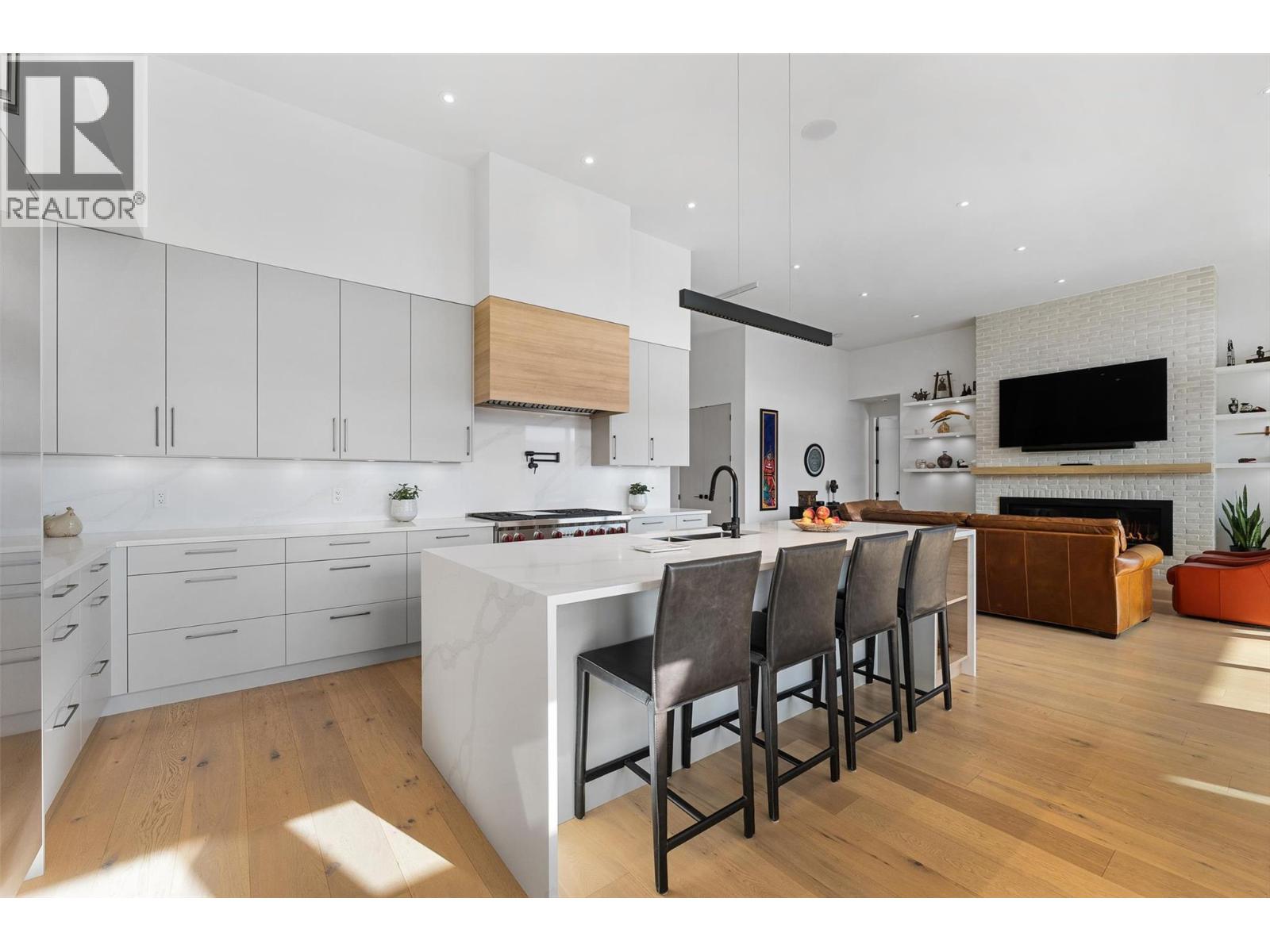  861 Boynton Place, Kelowna