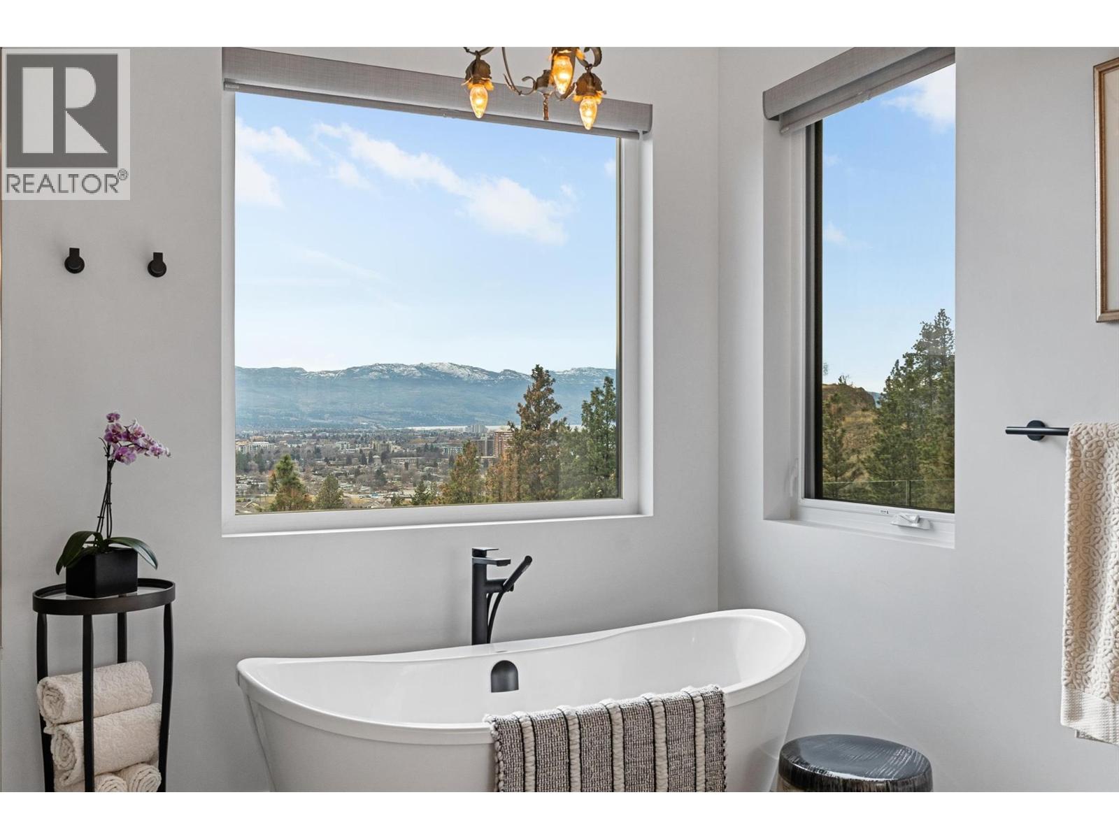  861 Boynton Place, Kelowna