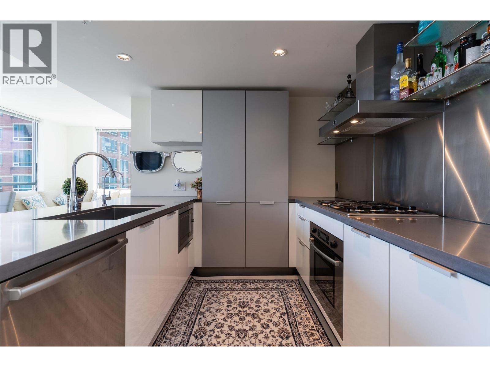 1901 788 RICHARD STREET - photo 2