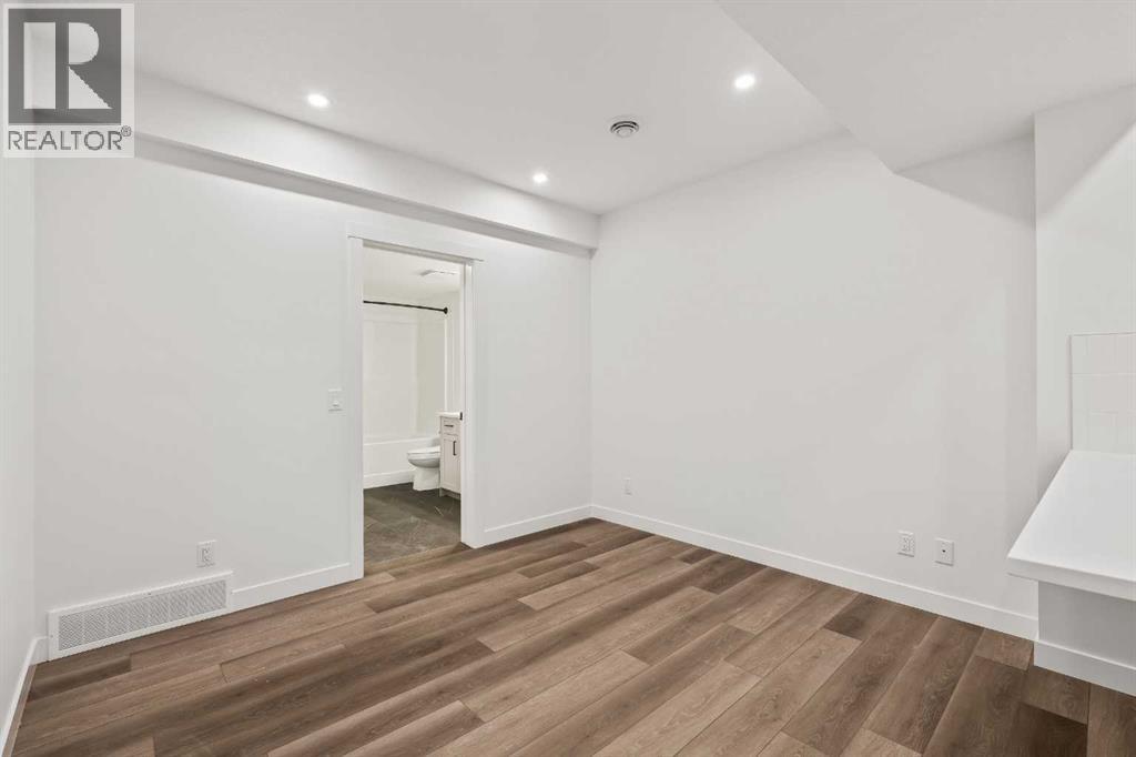 Single Family House for Sale in  Starling Passage NW Moraine Calgary 