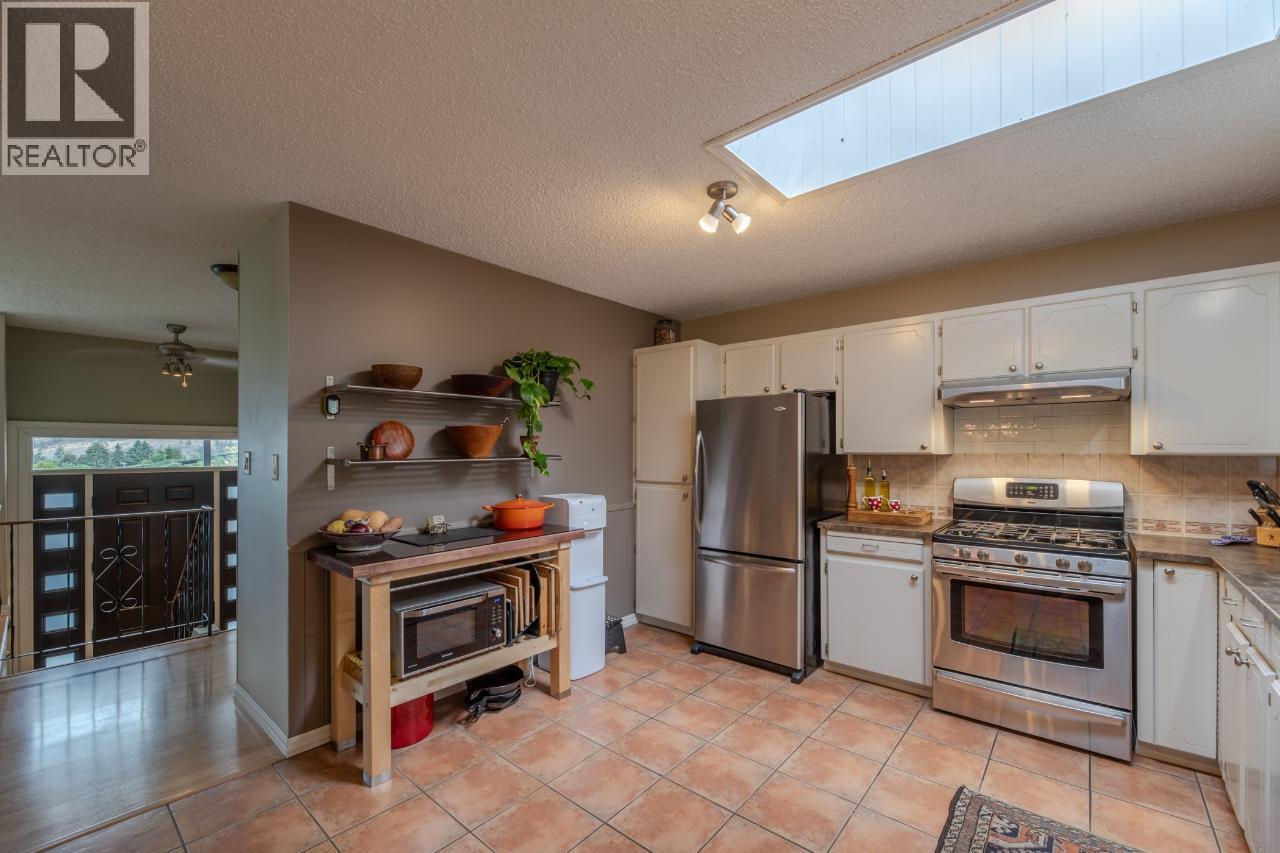 12612 REYNOLDS Avenue, Summerland