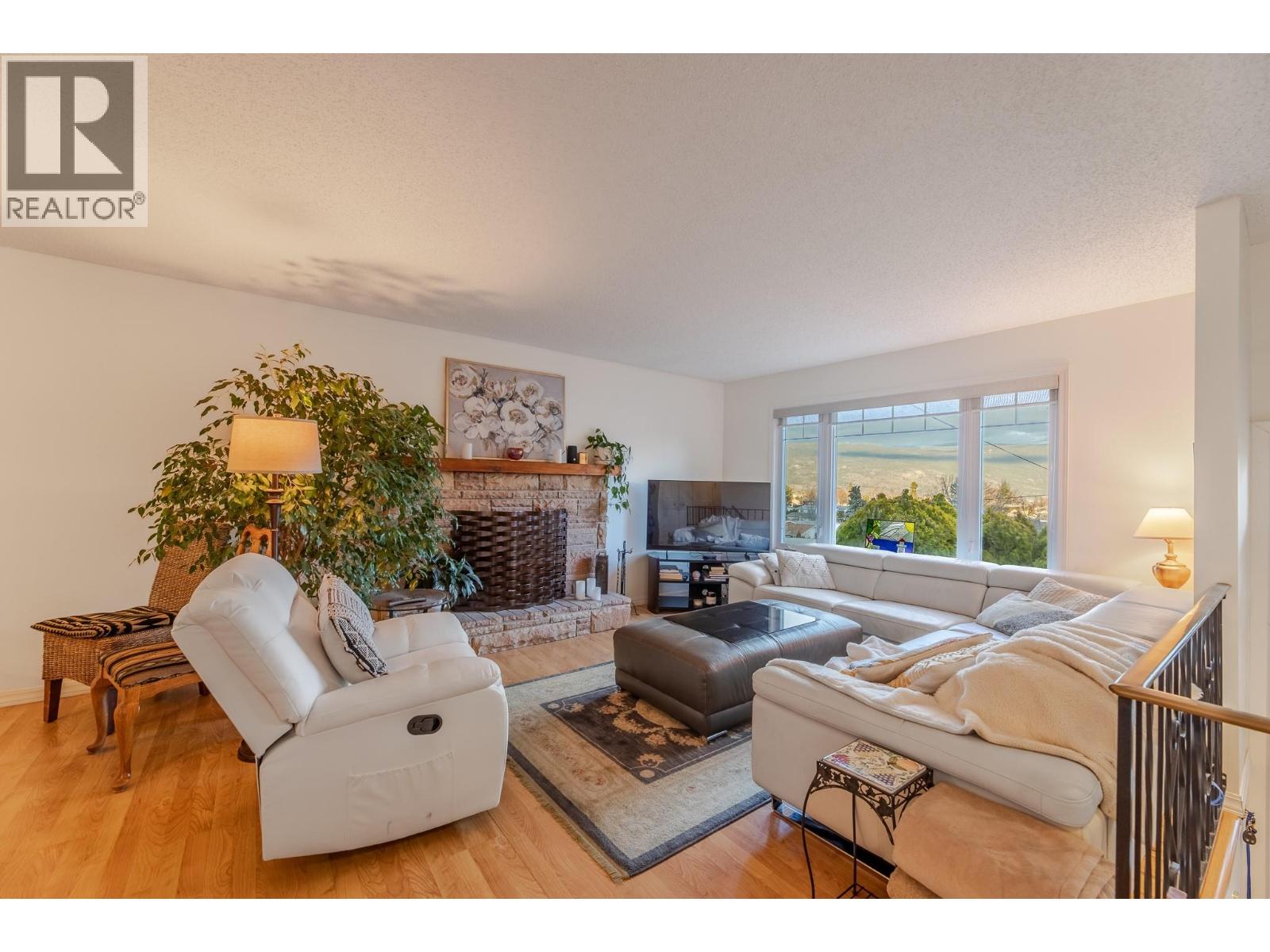 12612 REYNOLDS Avenue, Summerland