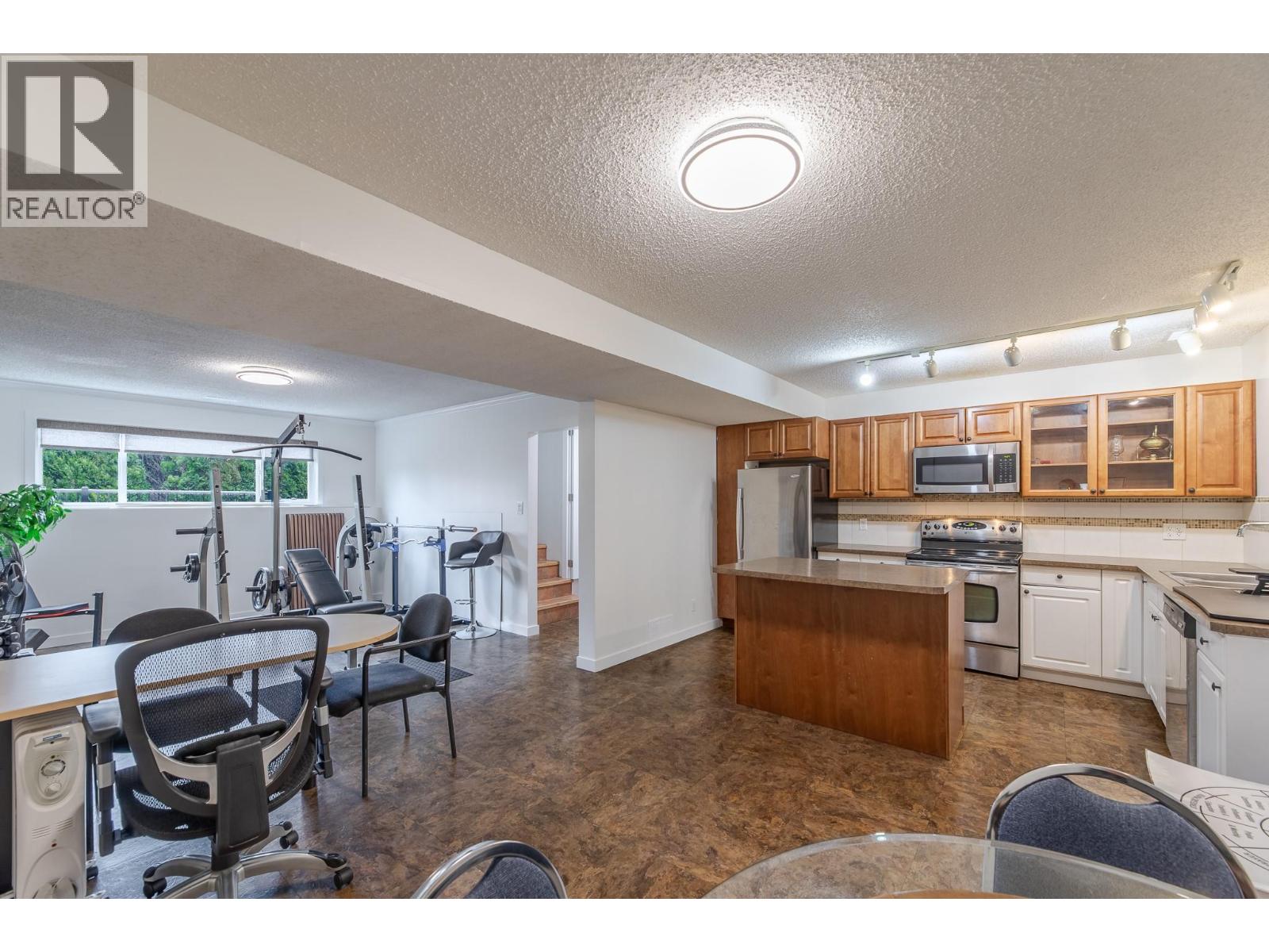 12612 REYNOLDS Avenue, Summerland