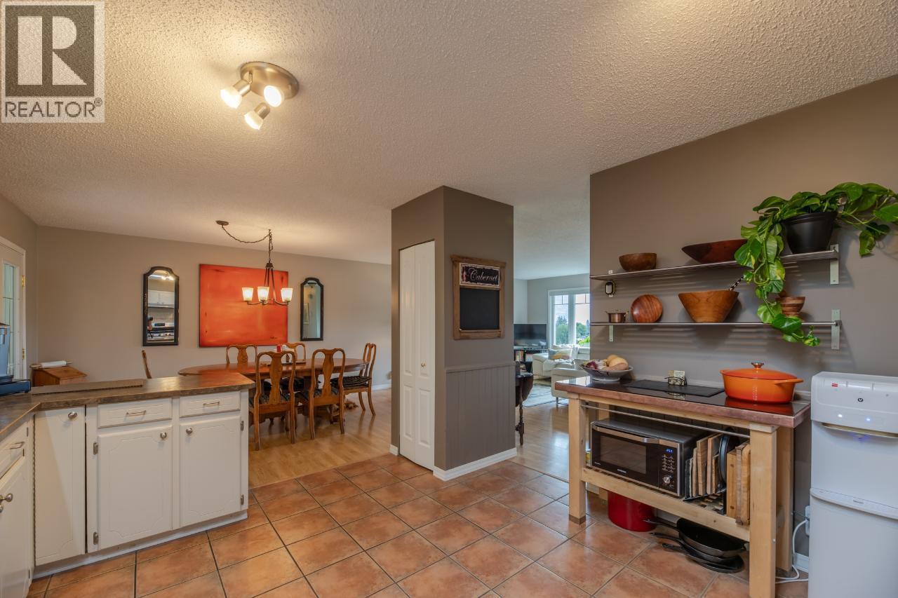 12612 REYNOLDS Avenue, Summerland