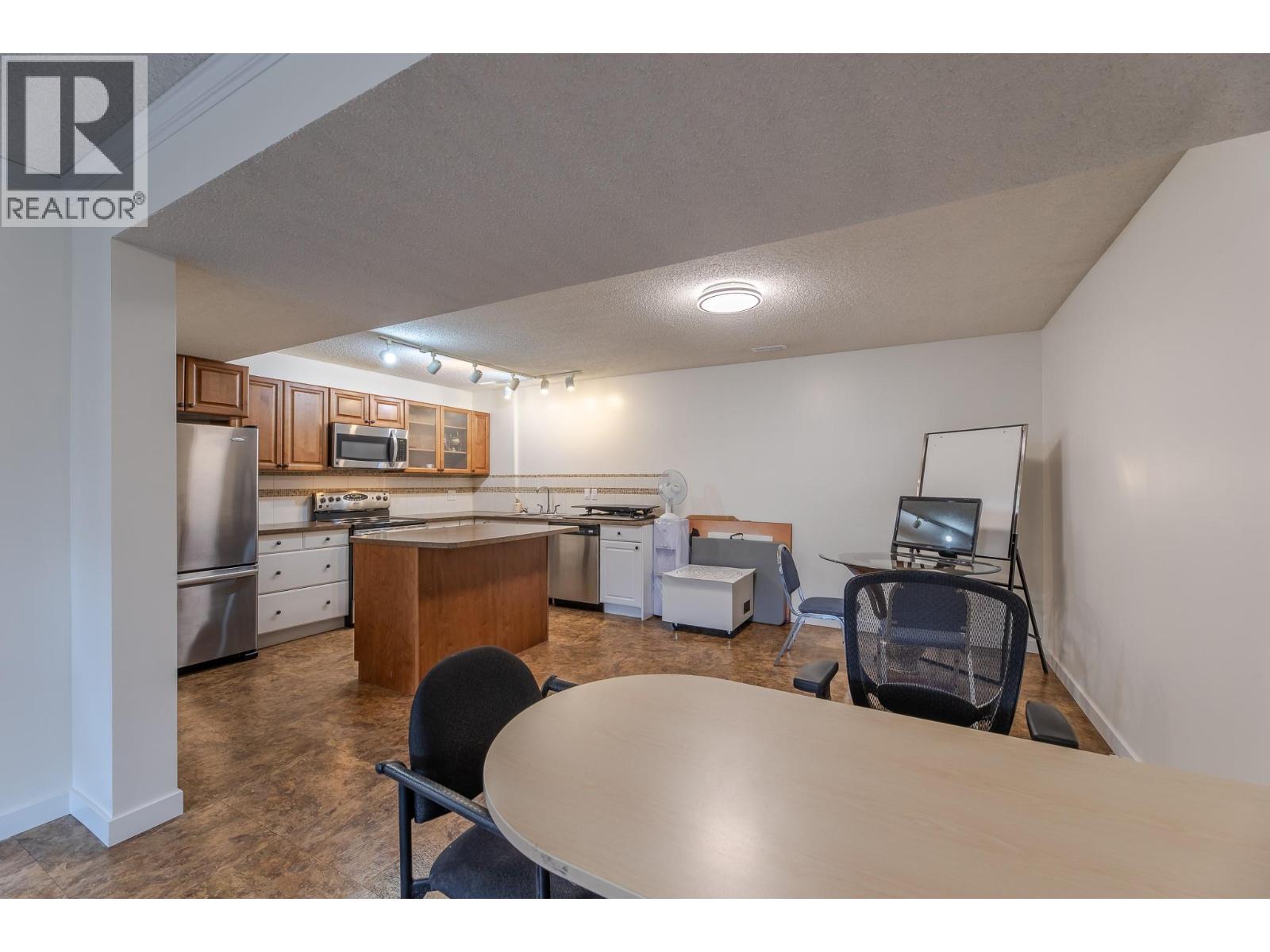 12612 REYNOLDS Avenue, Summerland