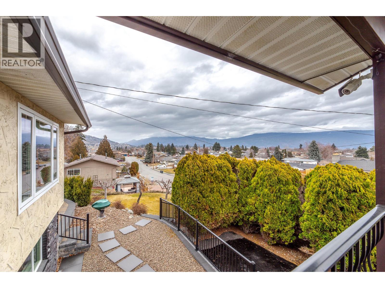 12612 REYNOLDS Avenue, Summerland