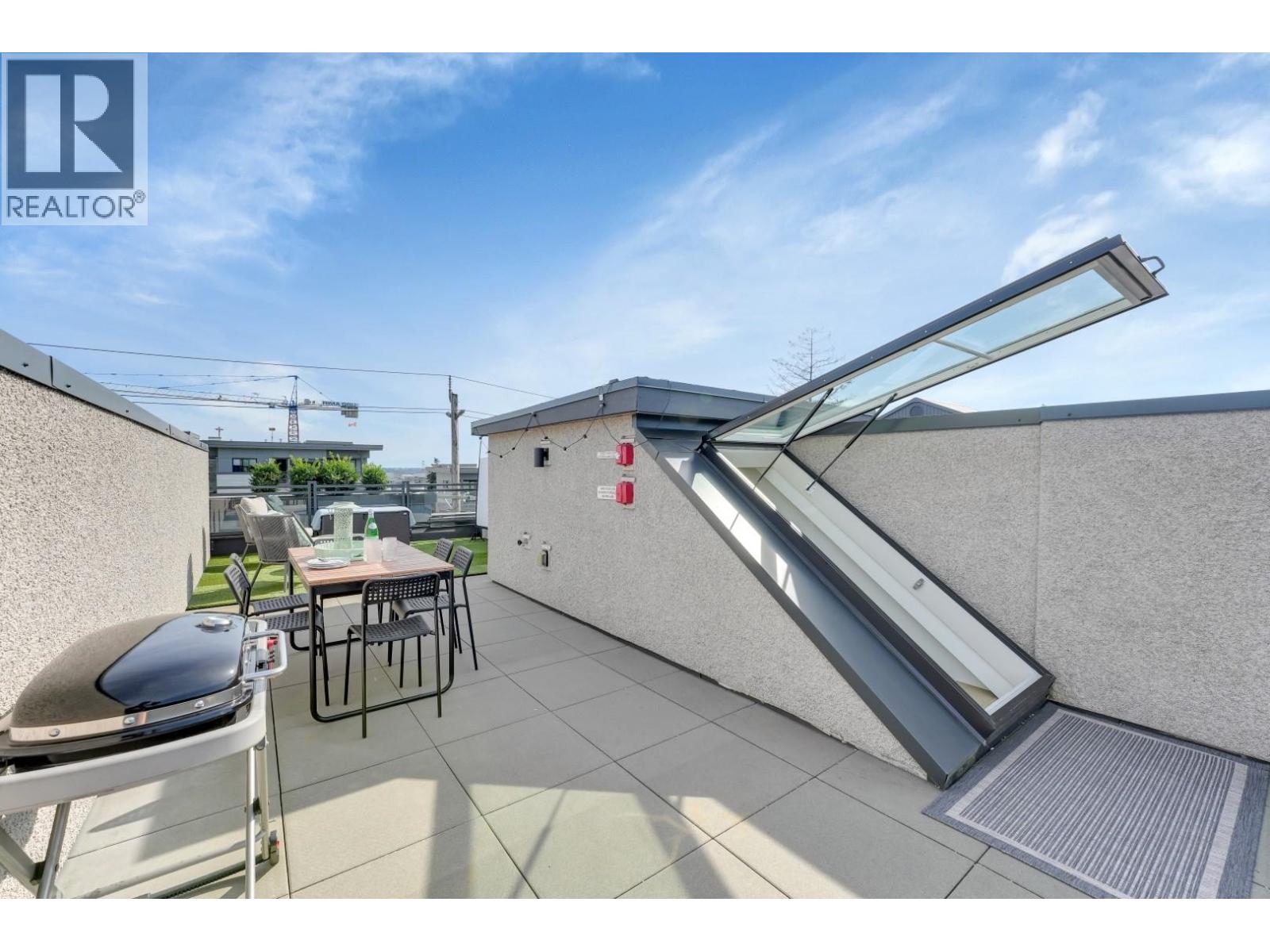 6 632 E 3RD STREET, North Vancouver