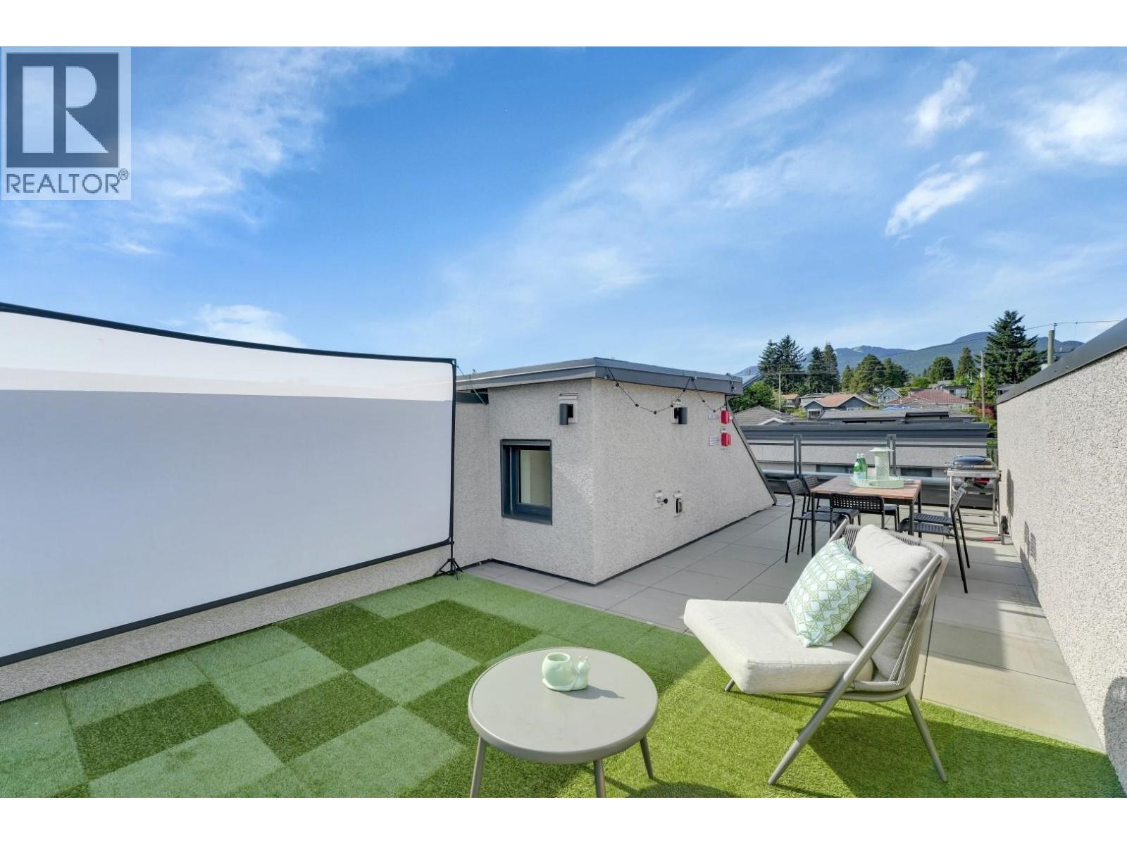 6 632 E 3RD STREET, North Vancouver