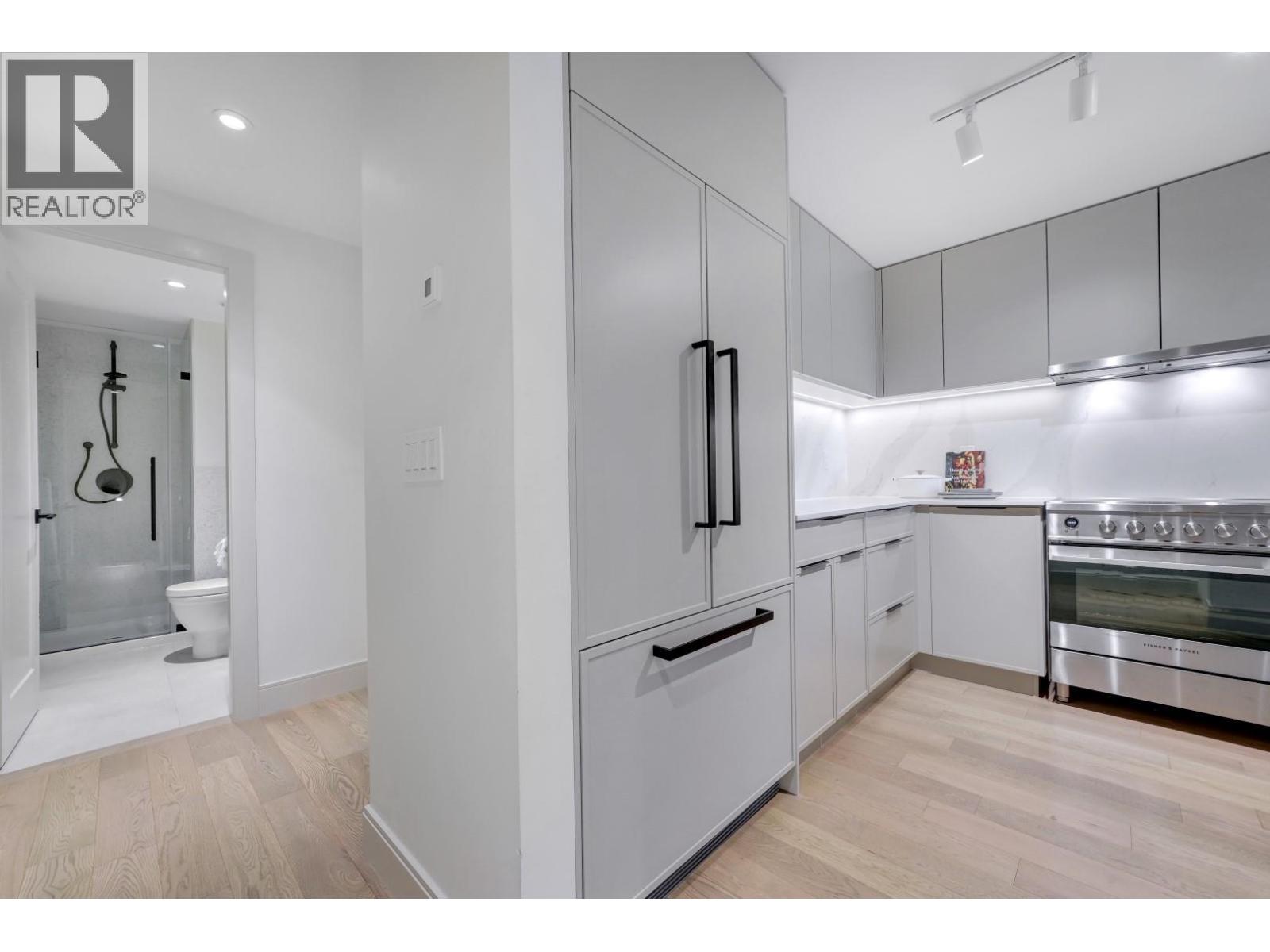 6 632 E 3RD STREET, North Vancouver