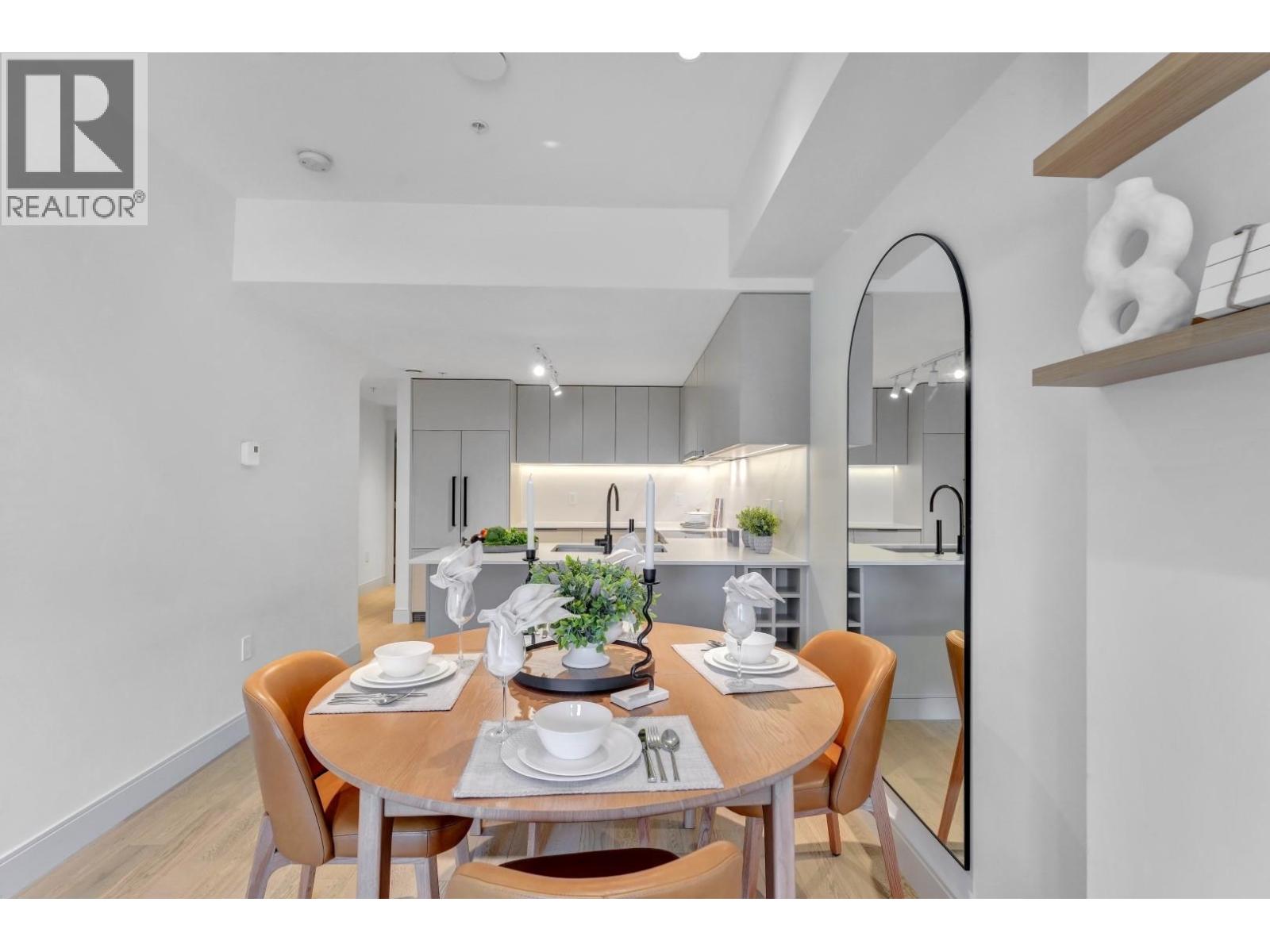 6 632 E 3RD STREET, North Vancouver