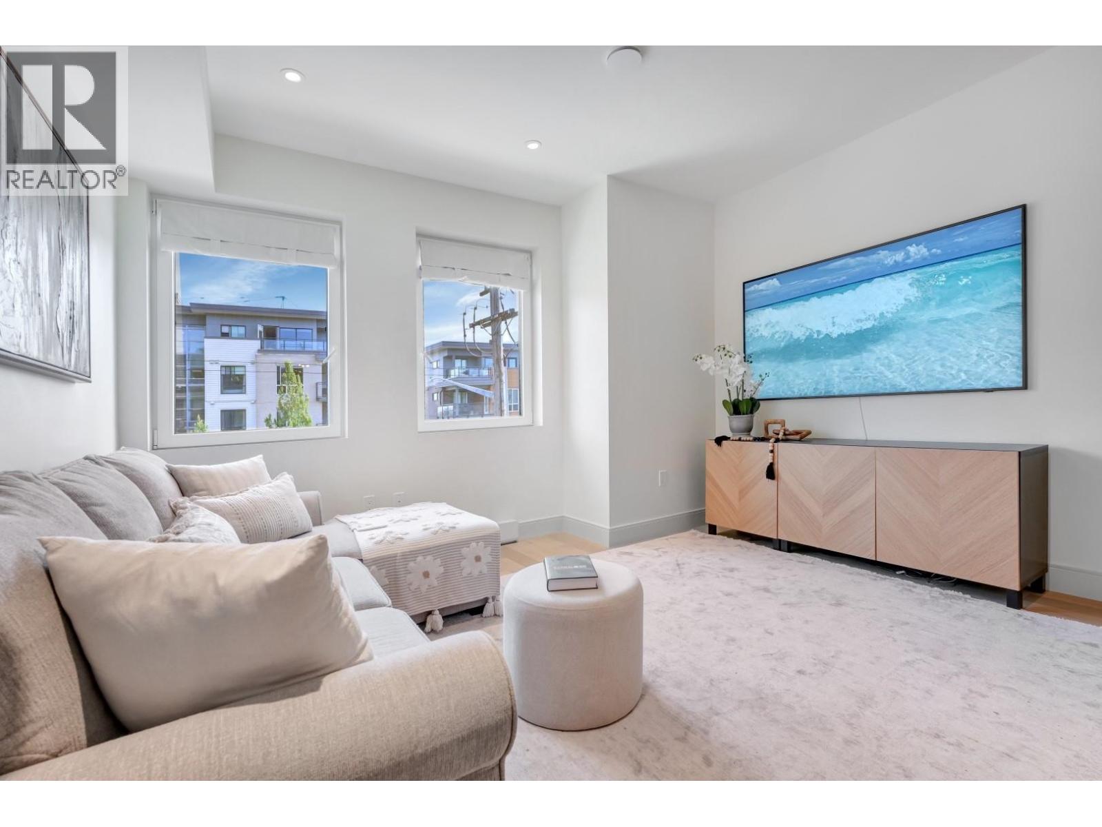 6 632 E 3RD STREET, North Vancouver