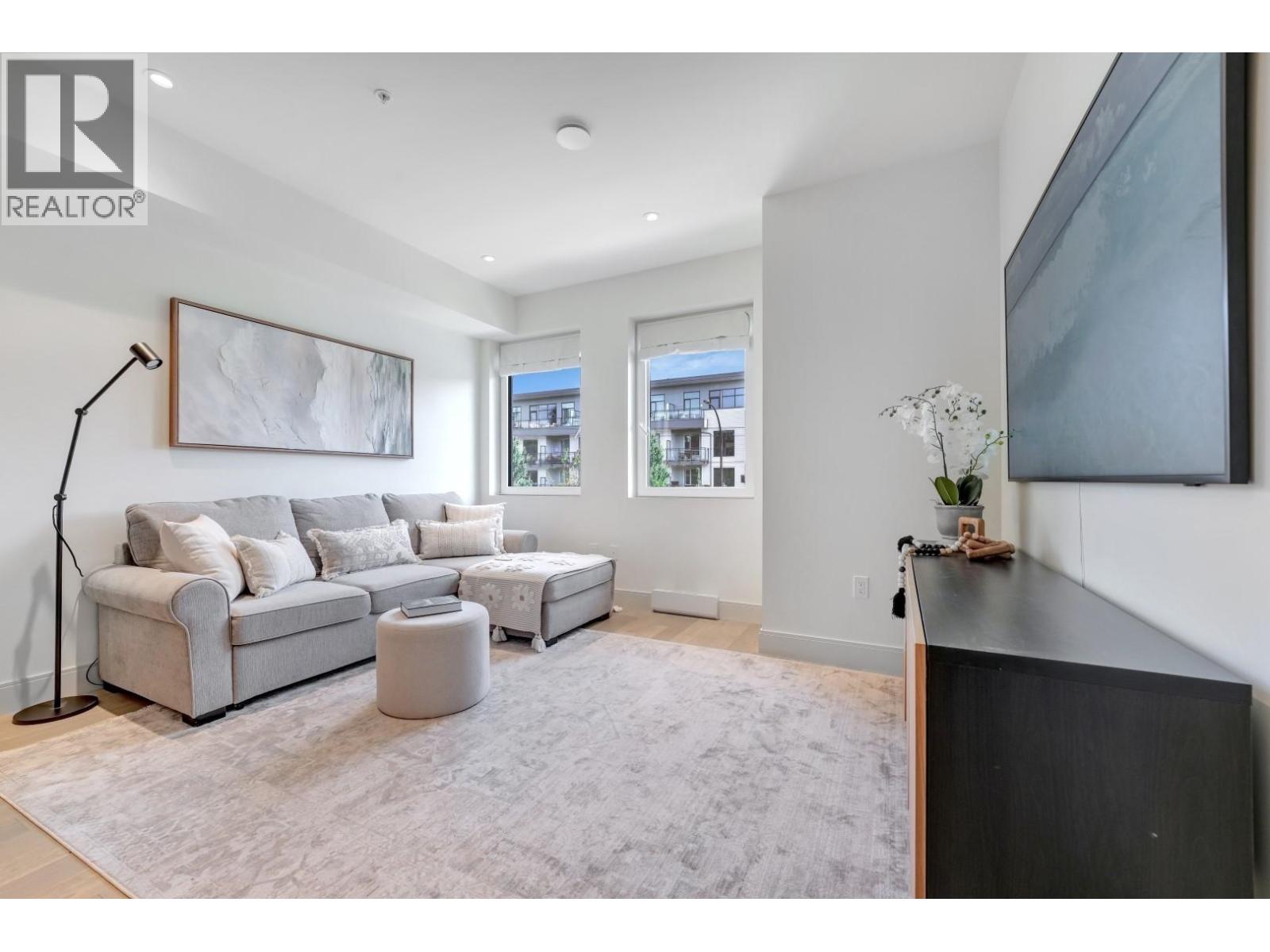 6 632 E 3RD STREET, North Vancouver