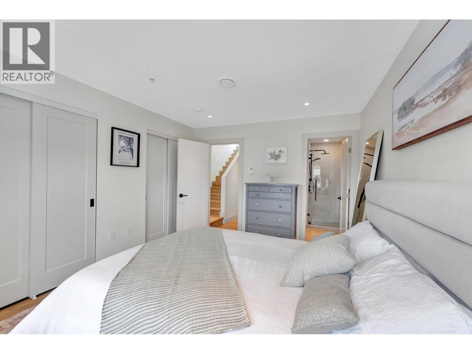 6 632 E 3RD STREET, North Vancouver