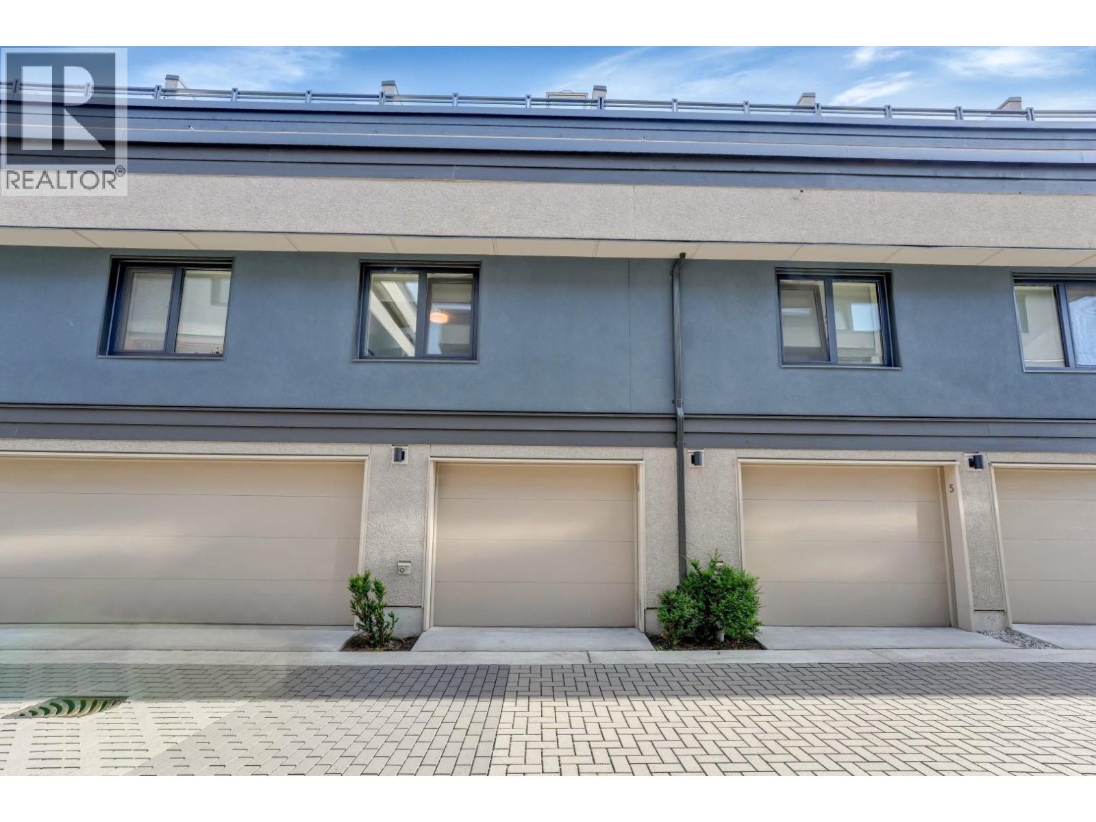 6 632 E 3RD STREET, North Vancouver