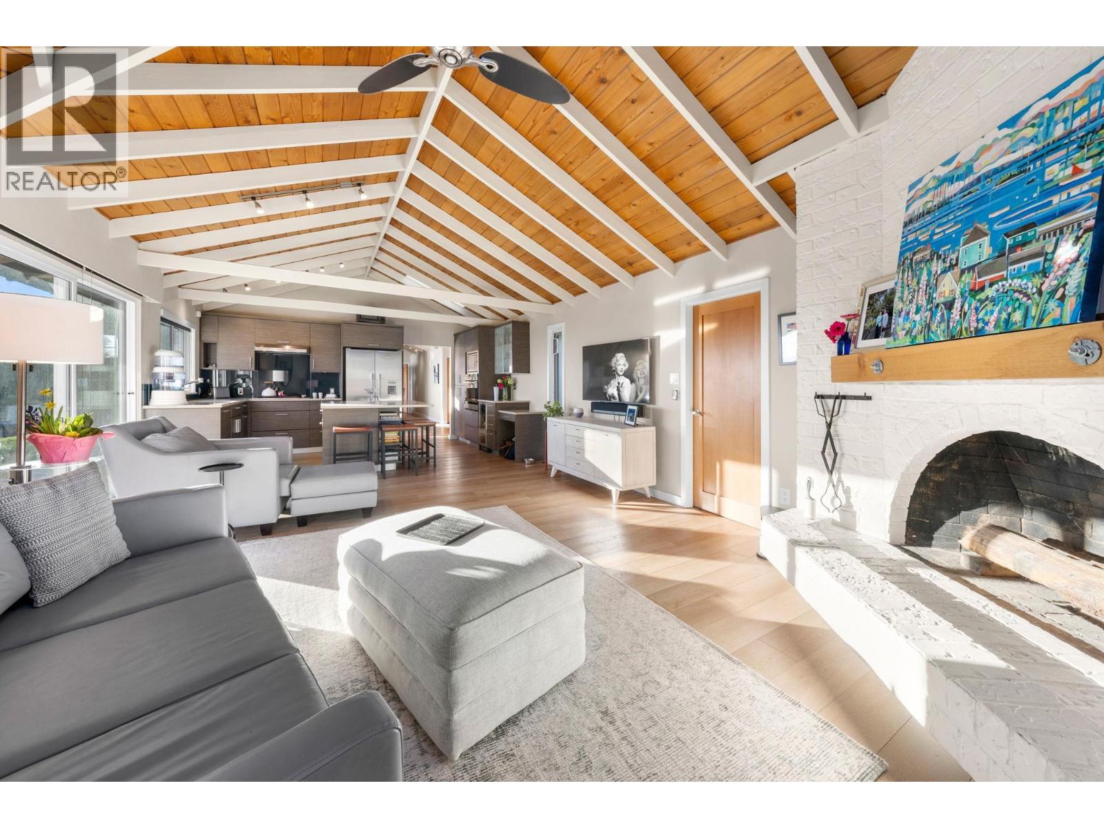 4570 WOODGREEN COURT, West Vancouver