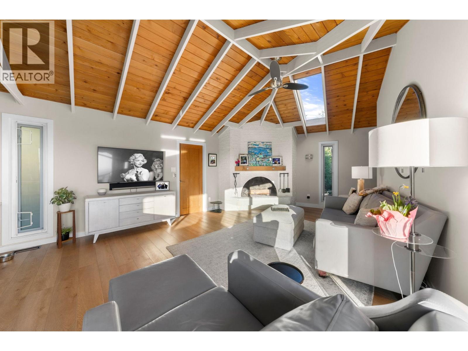 4570 WOODGREEN COURT, West Vancouver