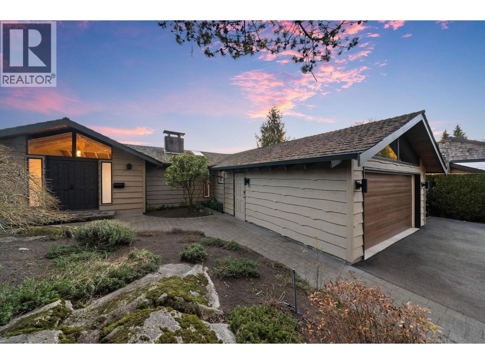 4570 WOODGREEN COURT, West Vancouver