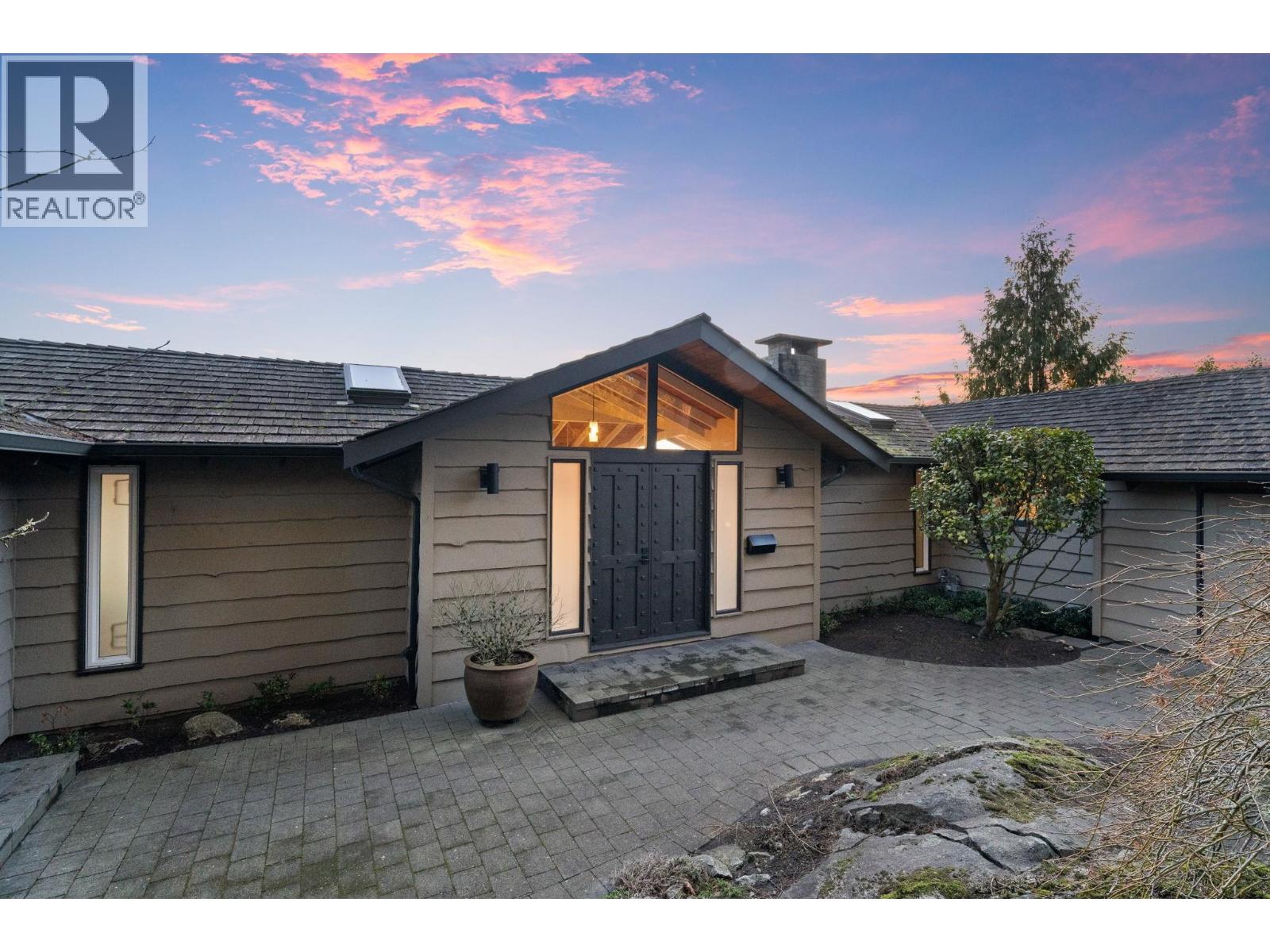 4570 WOODGREEN COURT, West Vancouver