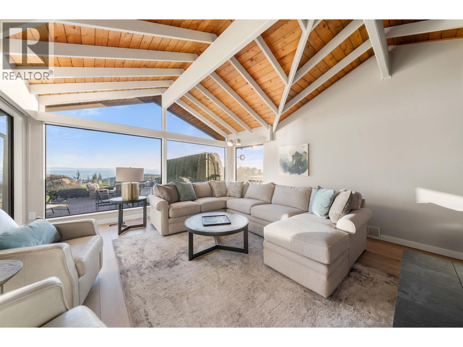 4570 WOODGREEN COURT, West Vancouver