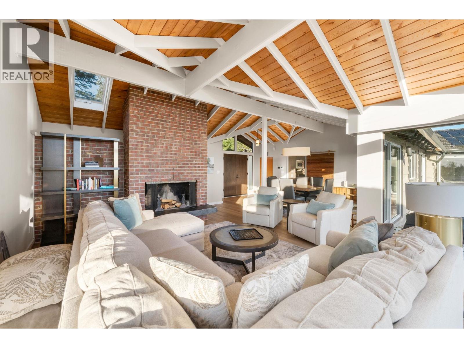 4570 WOODGREEN COURT, West Vancouver