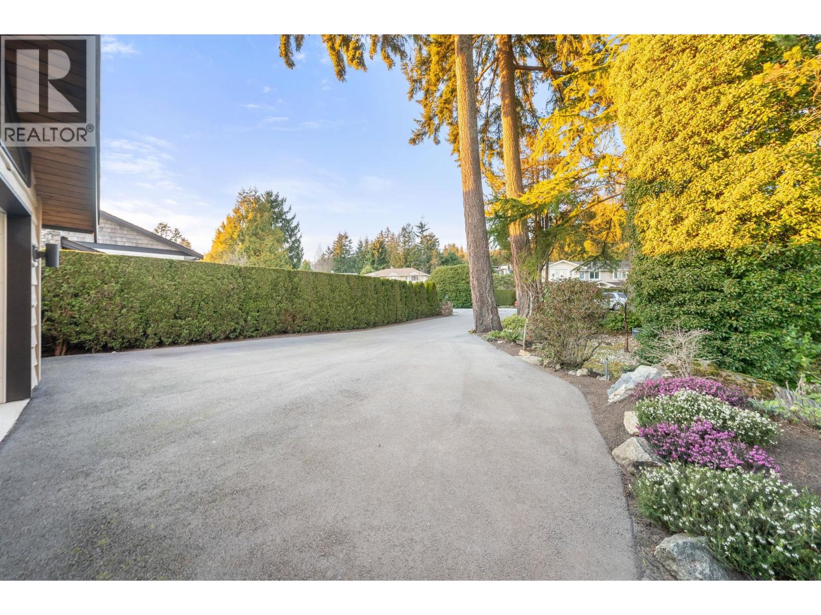 4570 WOODGREEN COURT, West Vancouver