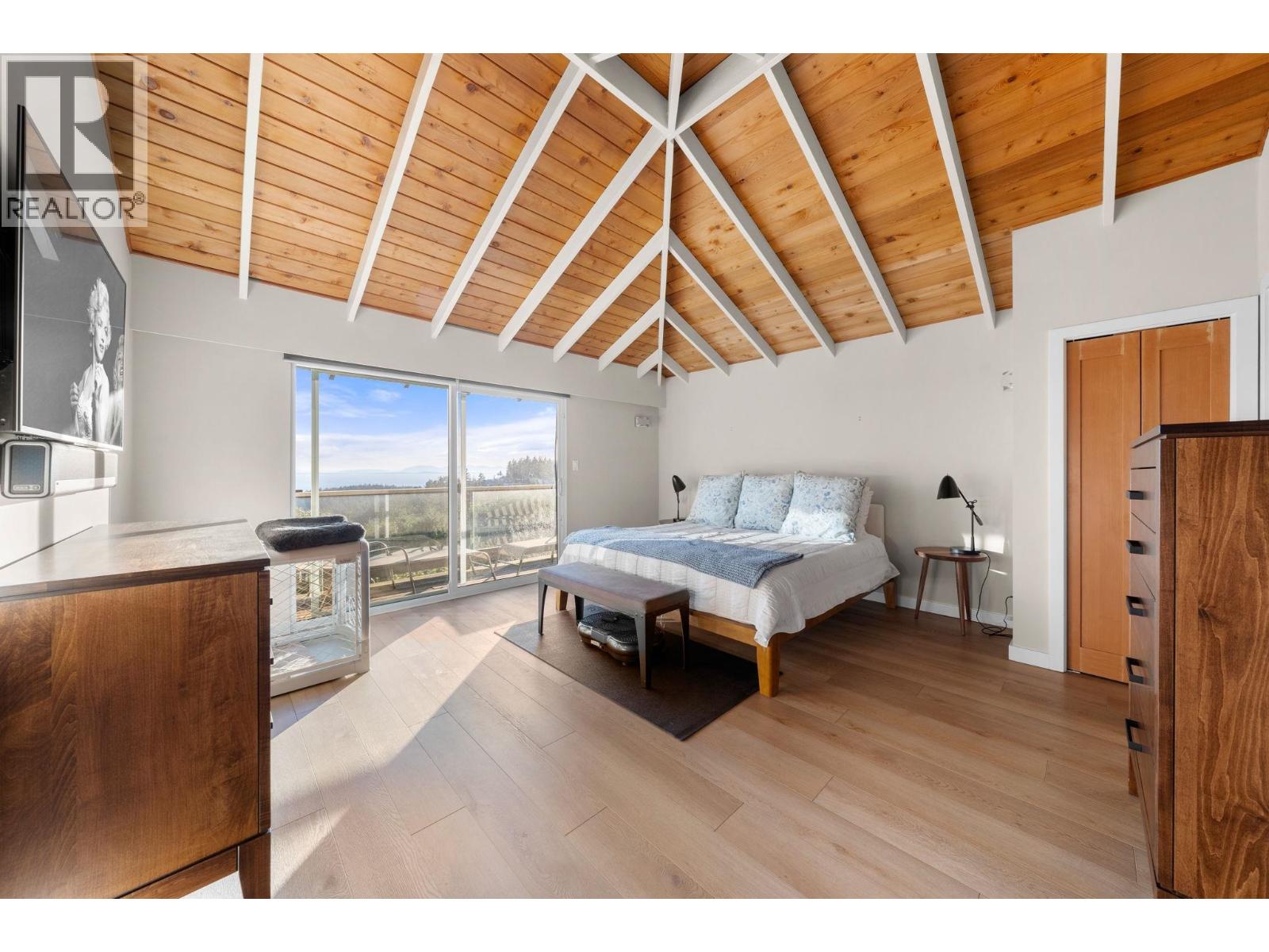 4570 WOODGREEN COURT, West Vancouver