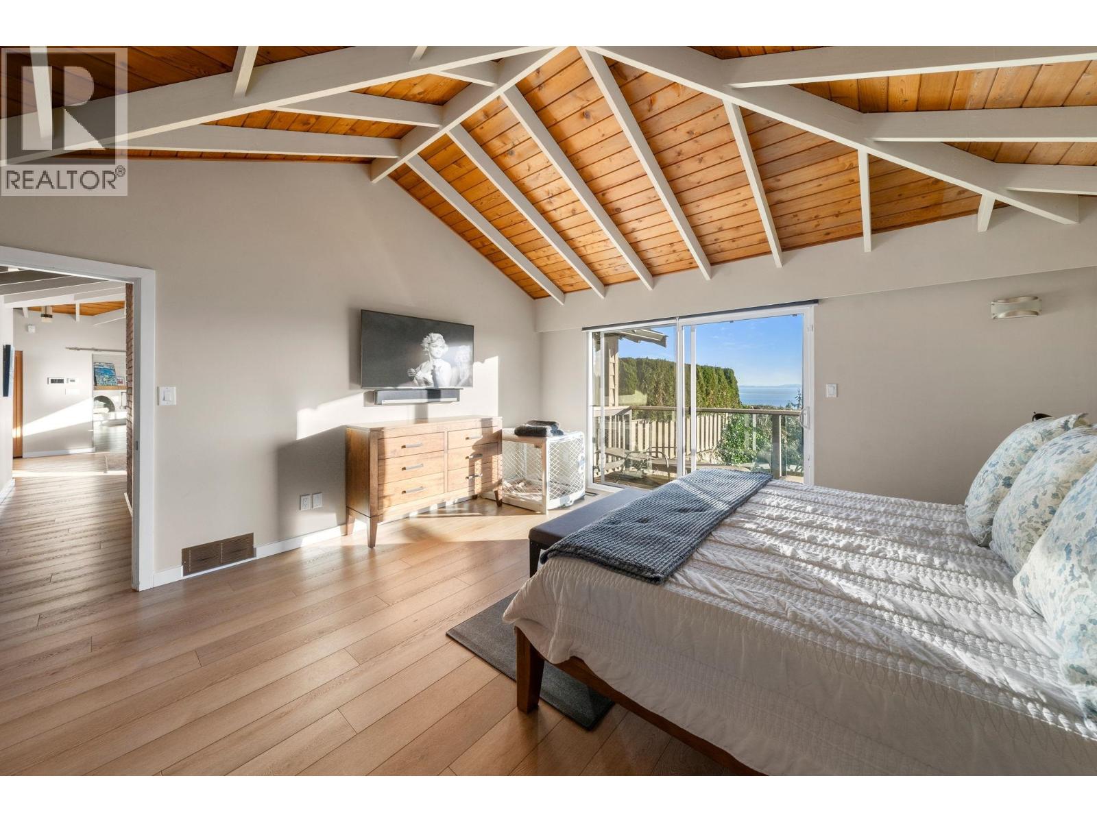 4570 WOODGREEN COURT, West Vancouver