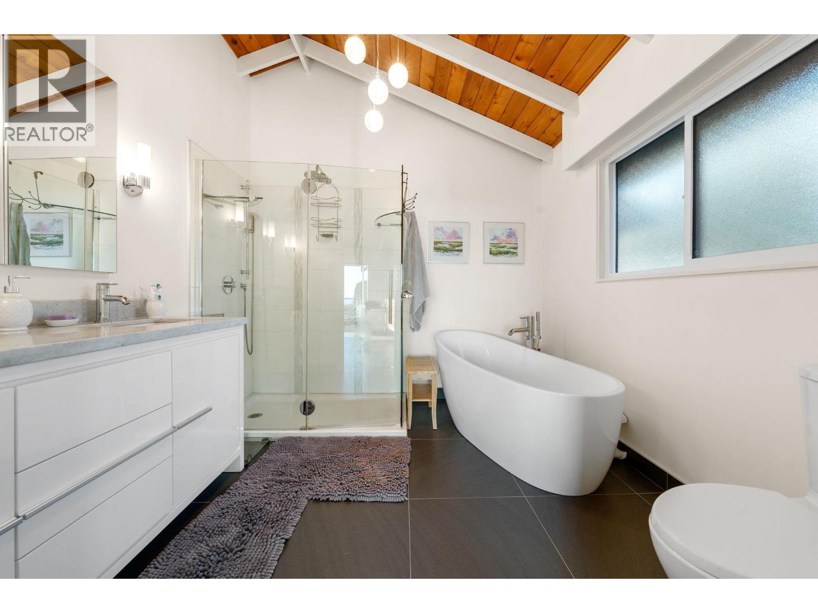 4570 WOODGREEN COURT, West Vancouver