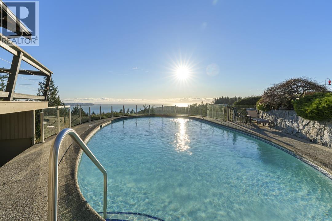 4570 WOODGREEN COURT, West Vancouver