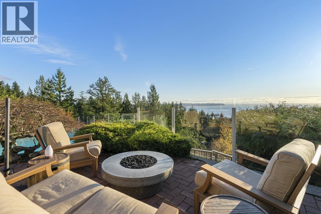 4570 WOODGREEN COURT, West Vancouver