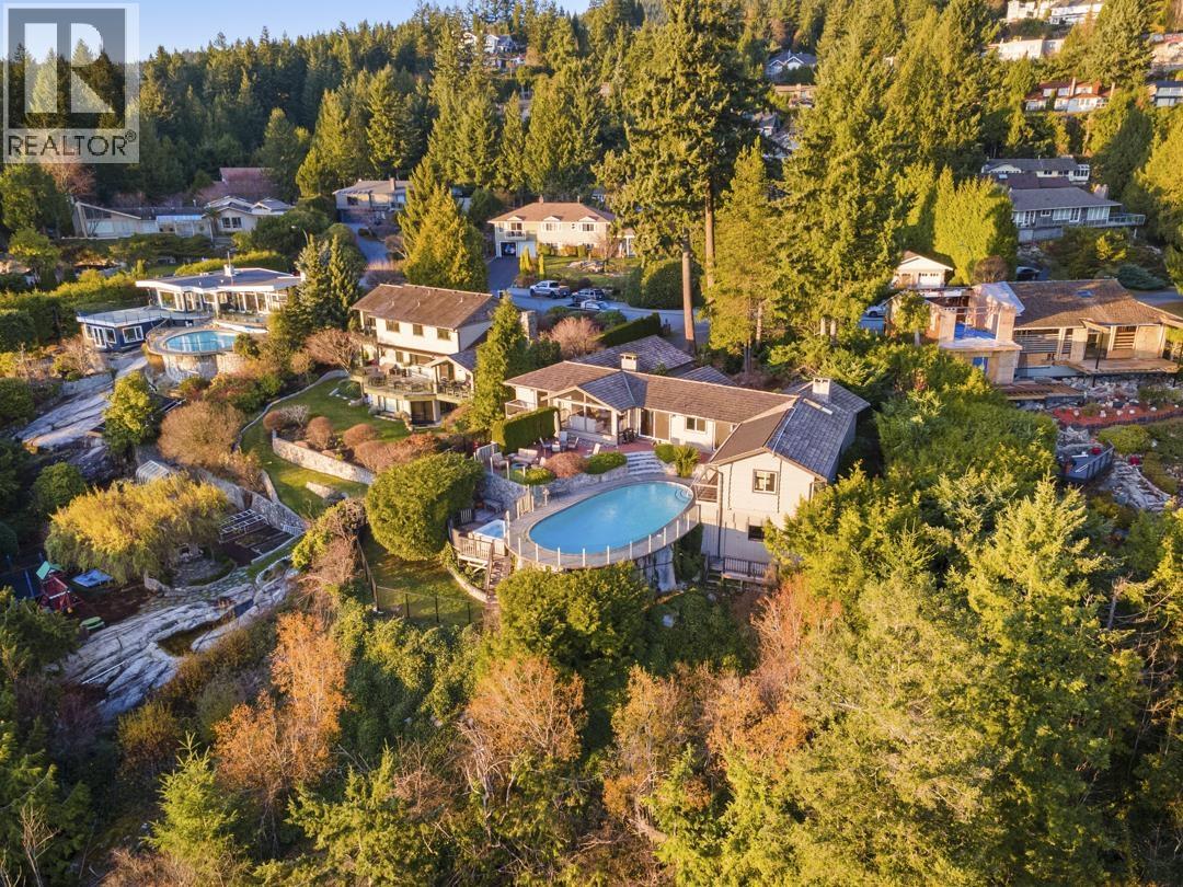 4570 WOODGREEN COURT, West Vancouver