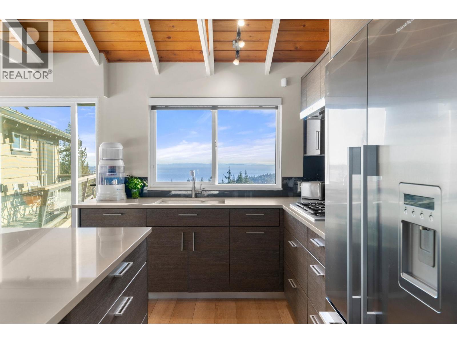 4570 WOODGREEN COURT, West Vancouver