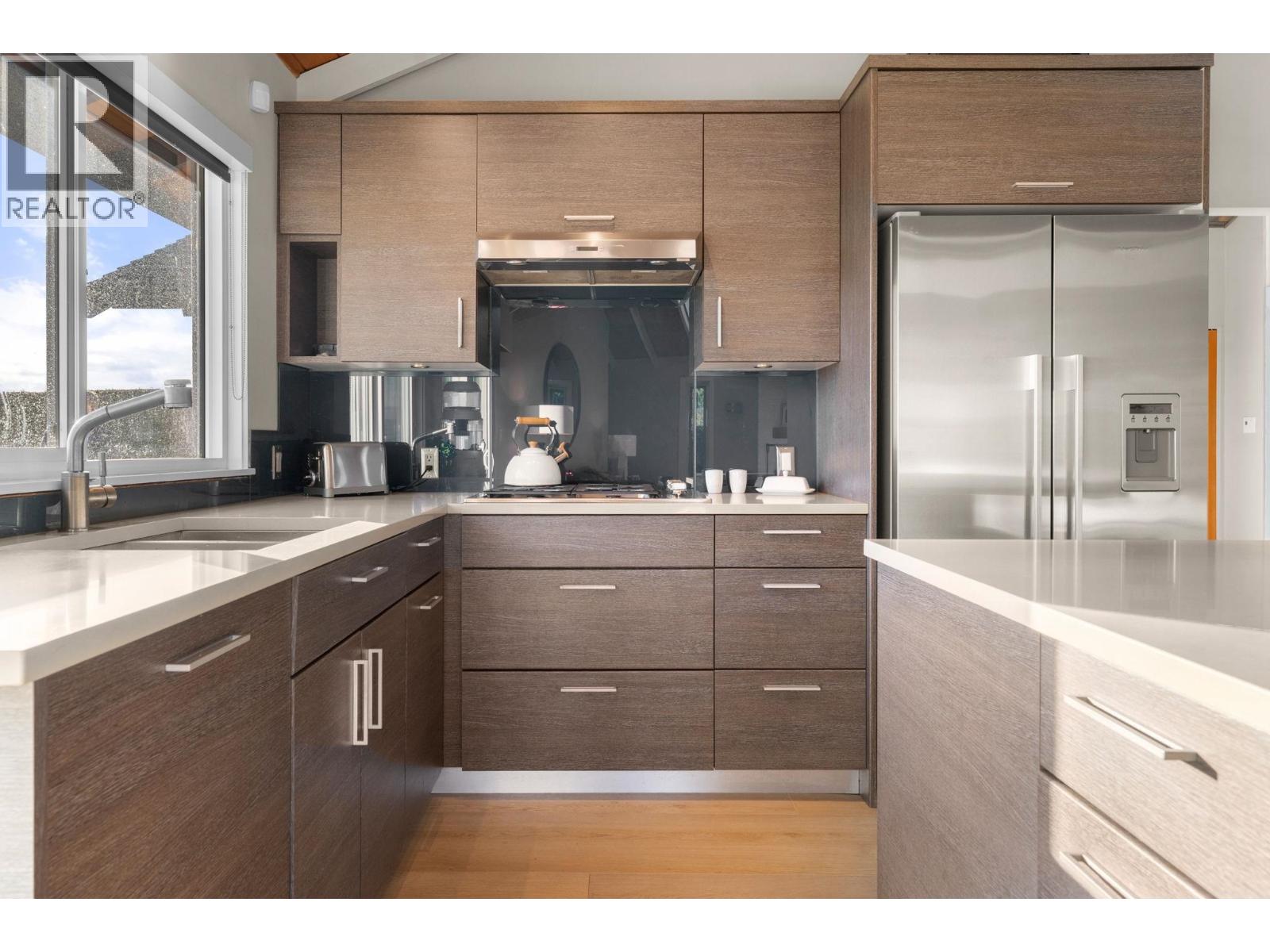 4570 WOODGREEN COURT, West Vancouver