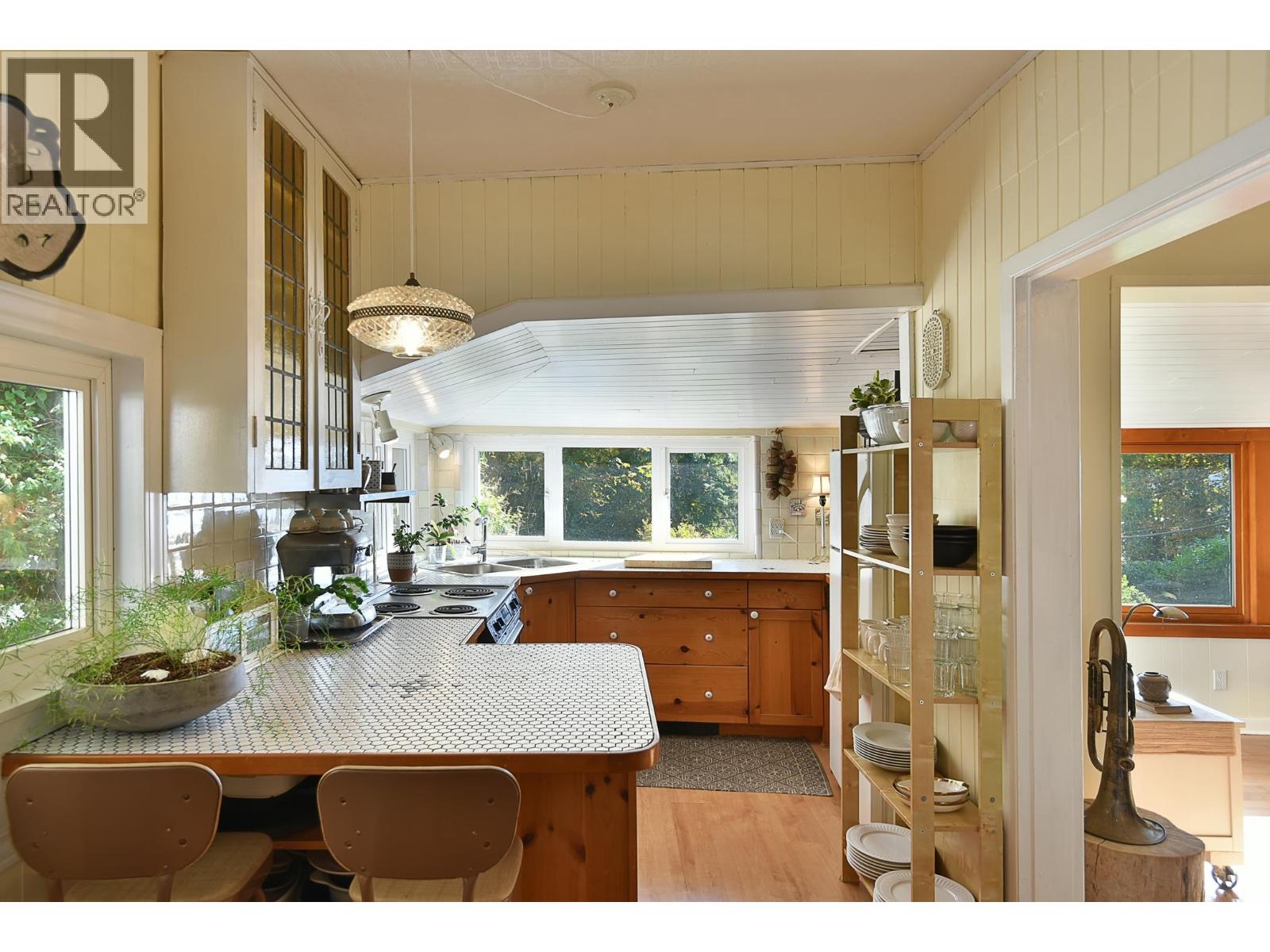 586 BALS LANE, Gibsons