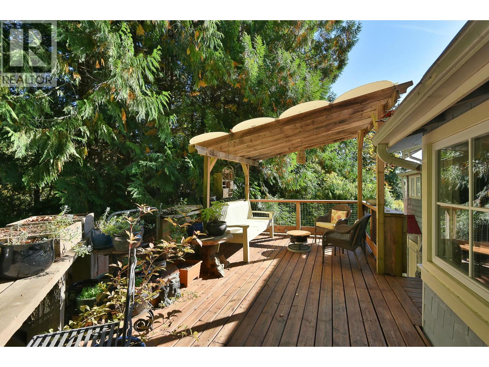 586 BALS LANE, Gibsons