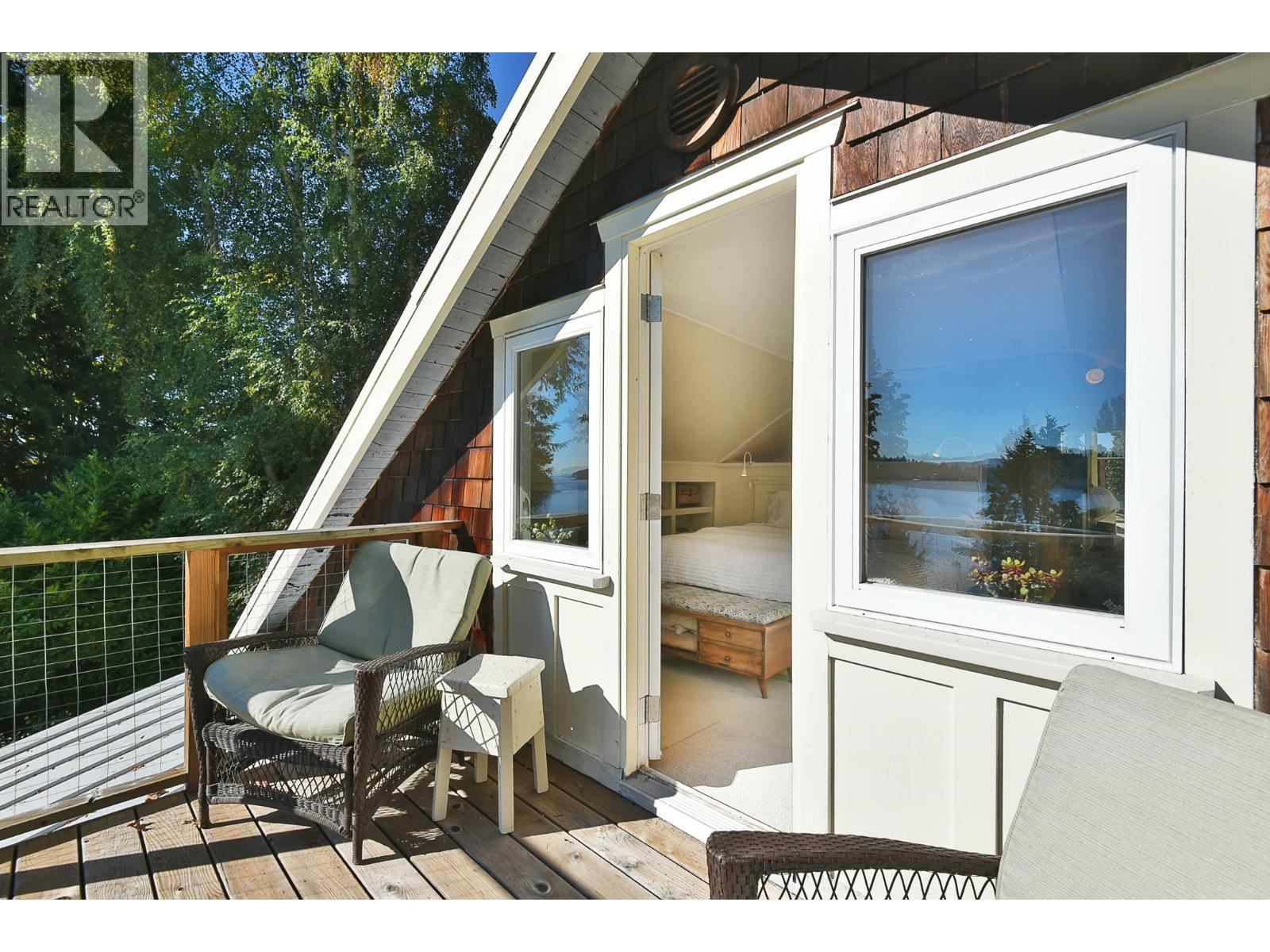 586 BALS LANE, Gibsons