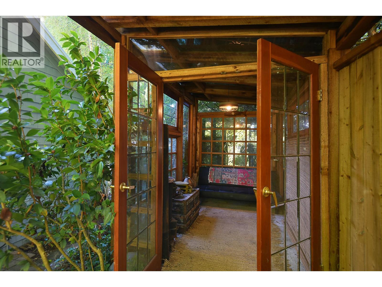 586 BALS LANE, Gibsons