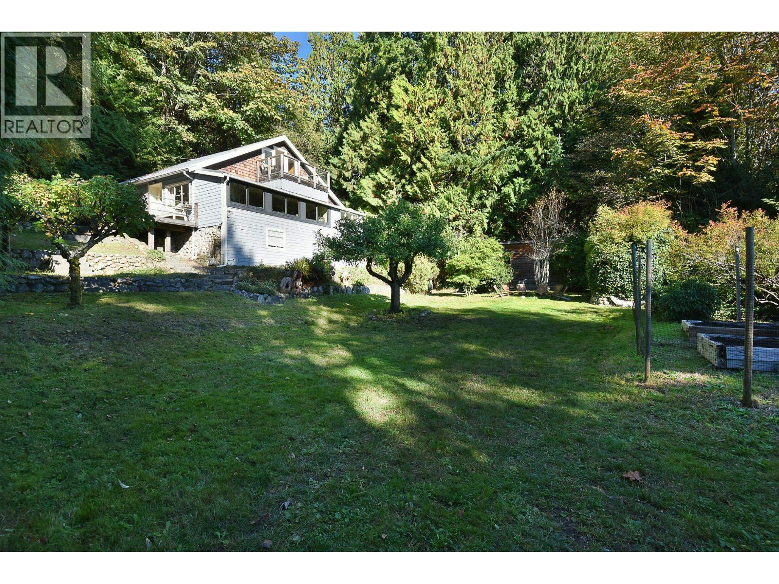 586 BALS LANE, Gibsons
