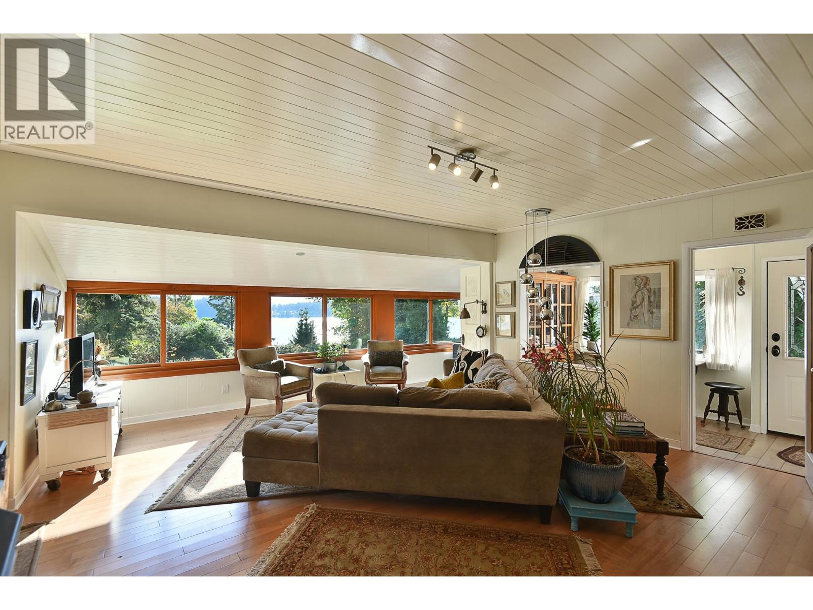 586 BALS LANE, Gibsons