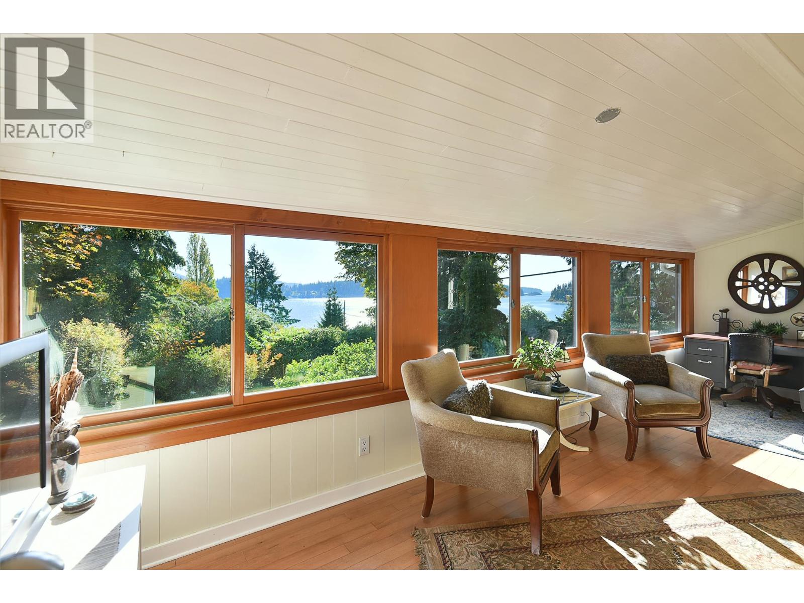 586 BALS LANE, Gibsons