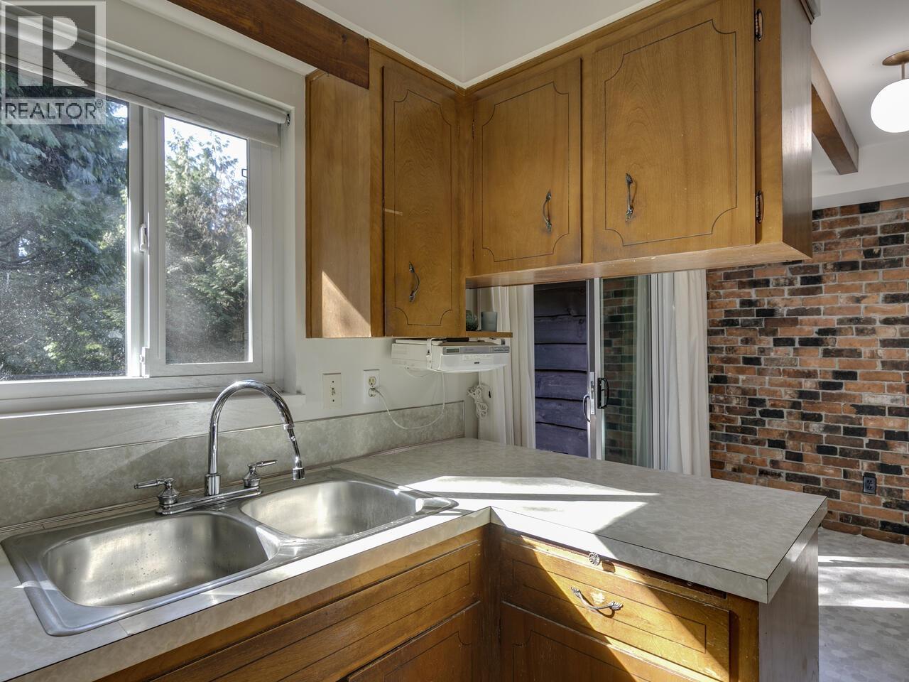 3904 WESTRIDGE AVENUE, West Vancouver