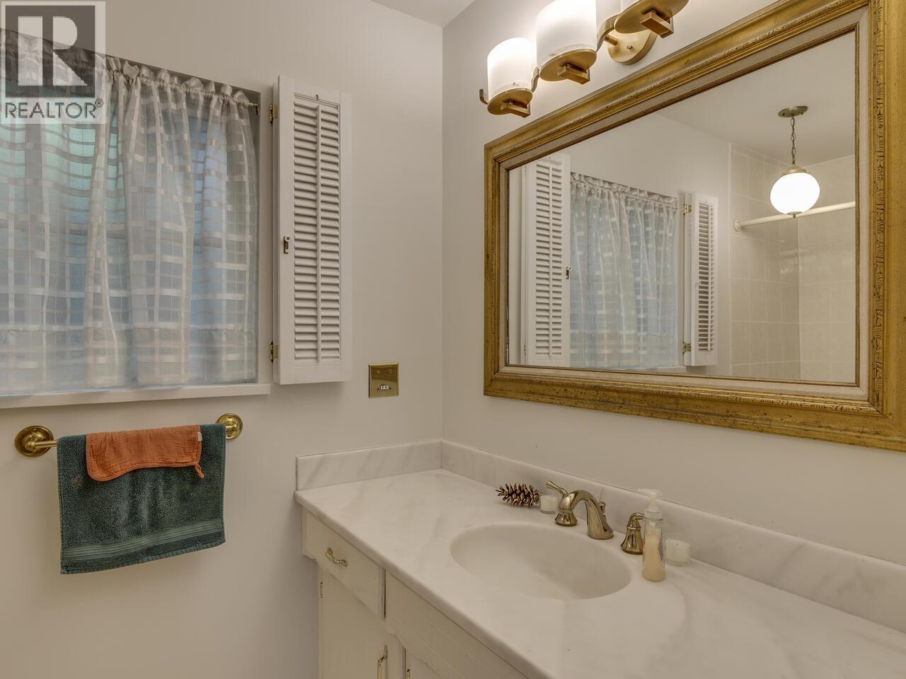 3904 WESTRIDGE AVENUE, West Vancouver