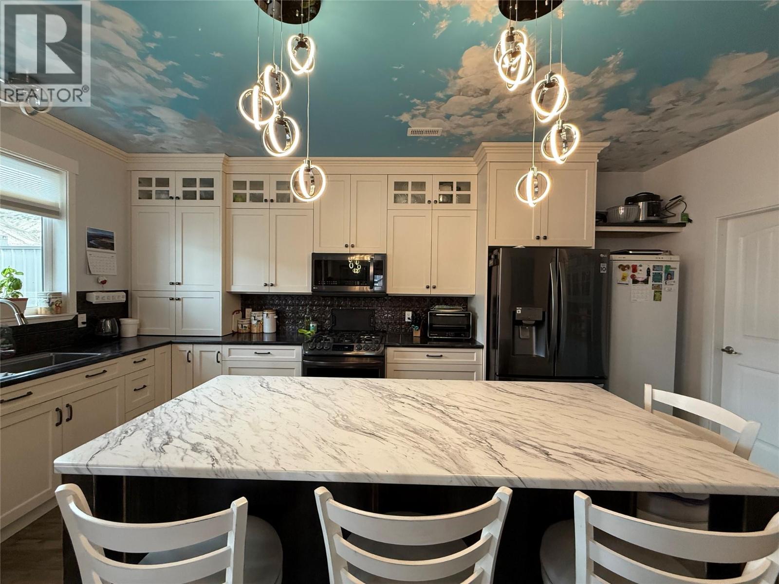 605 RAILWAY AVENUE - 4