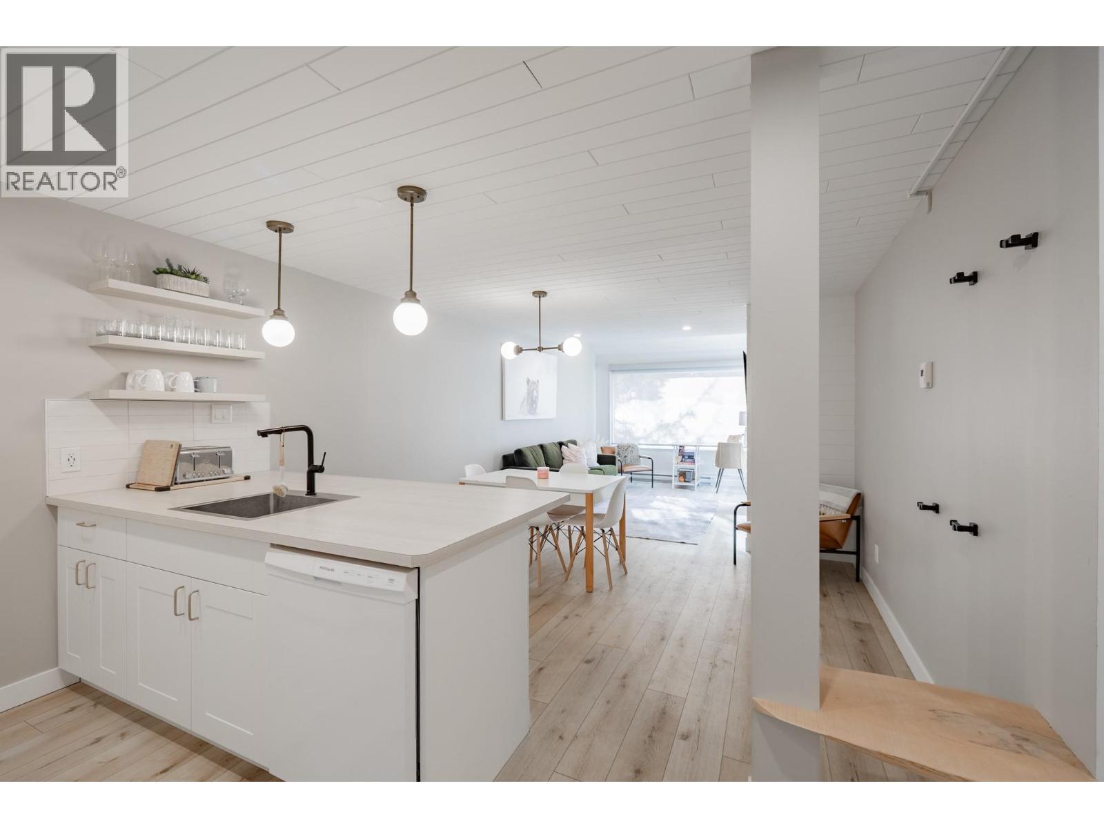 2035 Panorama Drive Unit# 225, Panorama