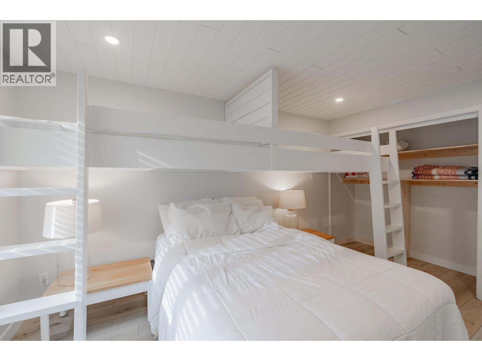 2035 Panorama Drive Unit# 225, Panorama