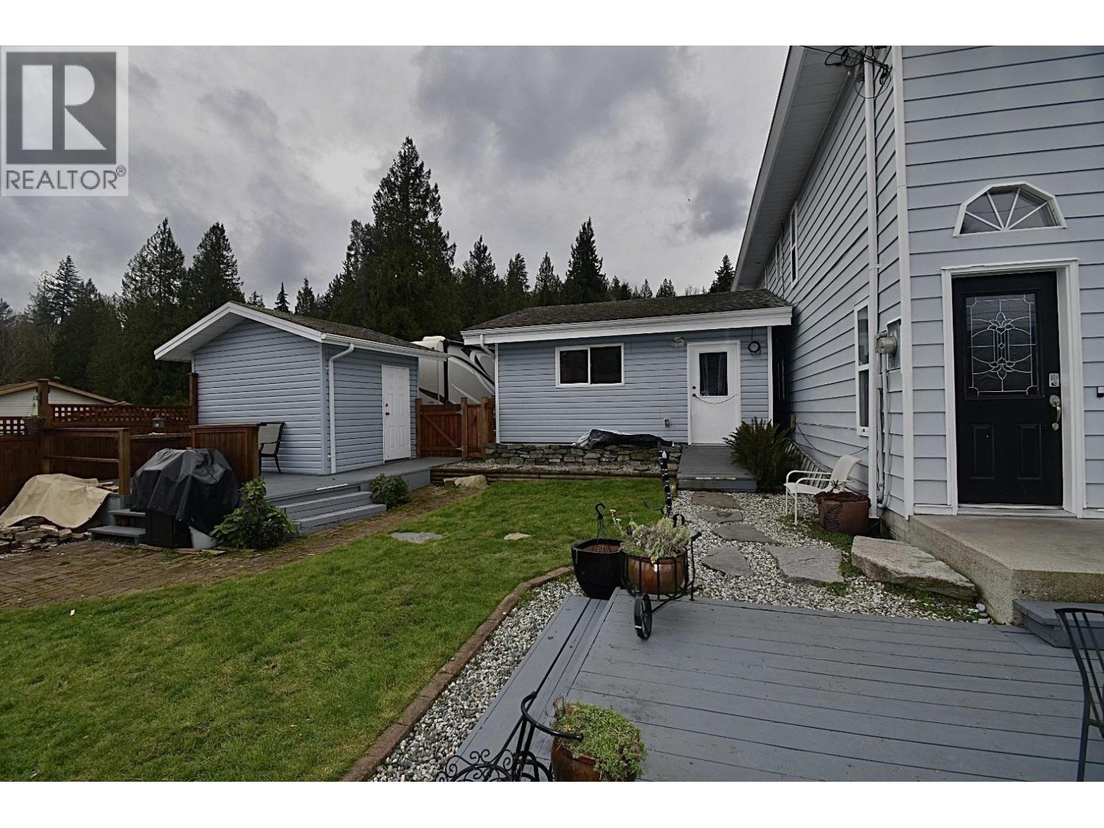 6135 FAIRWAY AVENUE, Sechelt