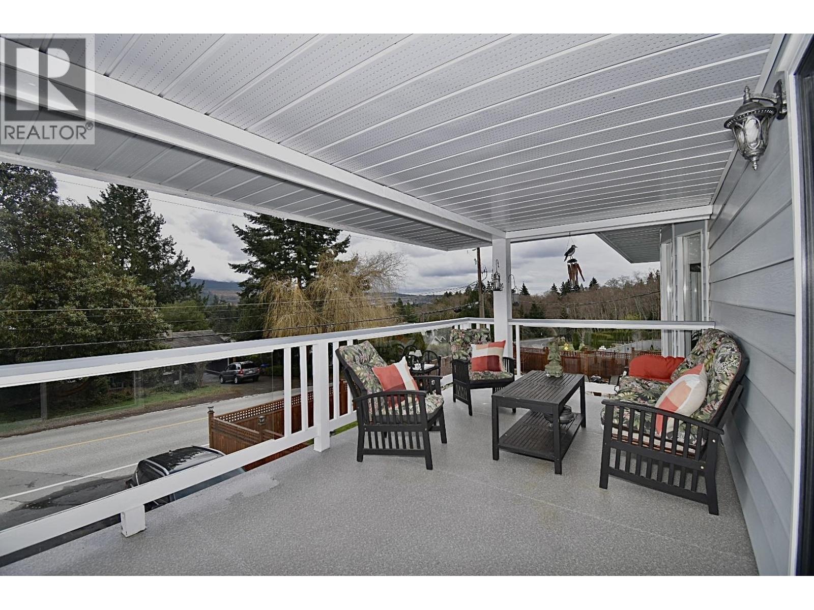 6135 FAIRWAY AVENUE, Sechelt