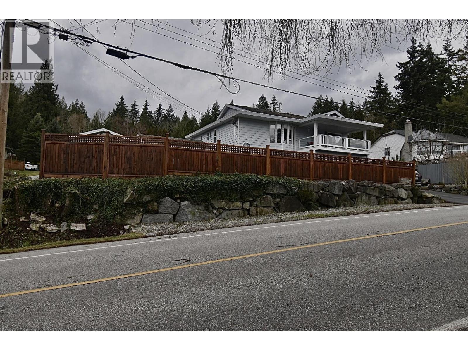 6135 FAIRWAY AVENUE, Sechelt