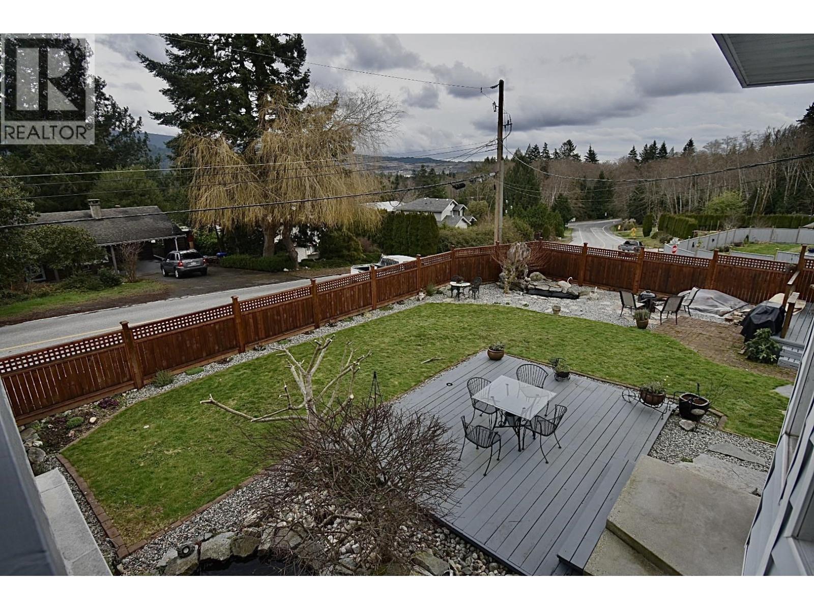 6135 FAIRWAY AVENUE, Sechelt